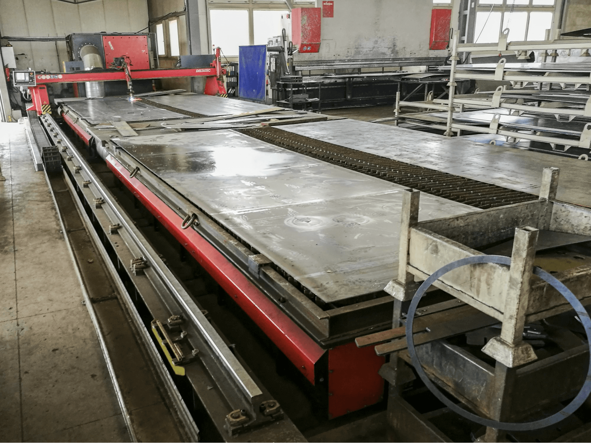 Koneen KOIKE vasen näkymä DELTATEC