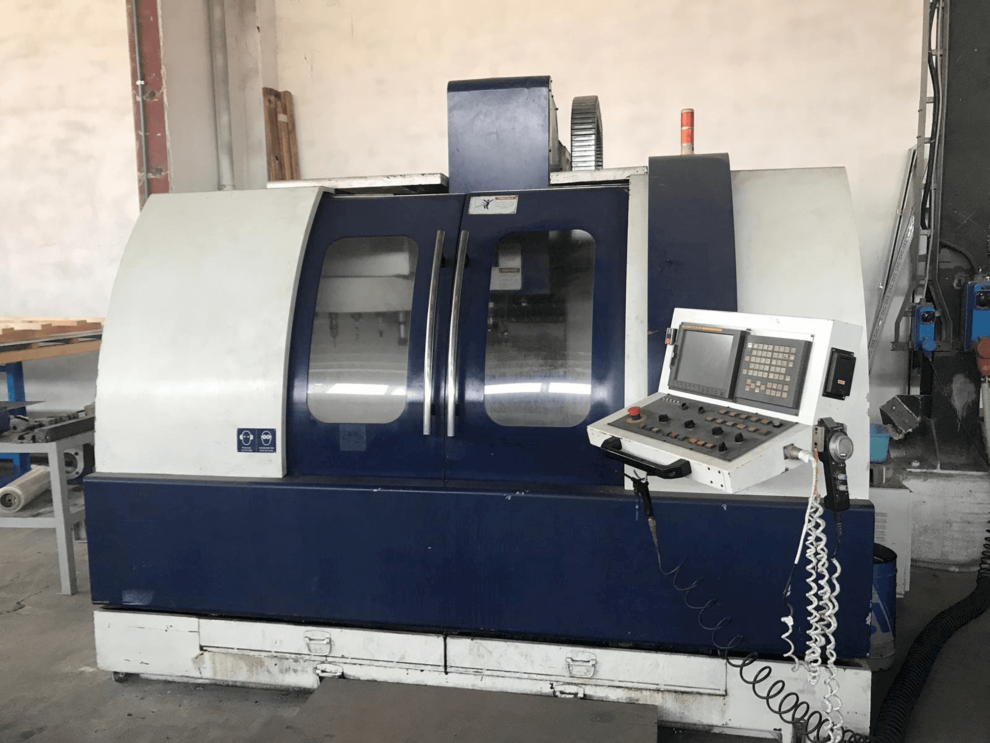 Koneen Euma Spinner CAMS 200 etunäkymä