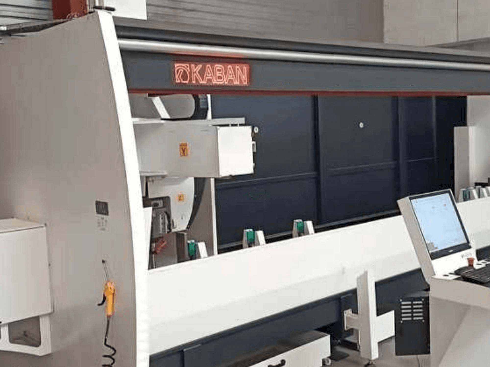 Koneen KABAN ZC4035 etunäkymä