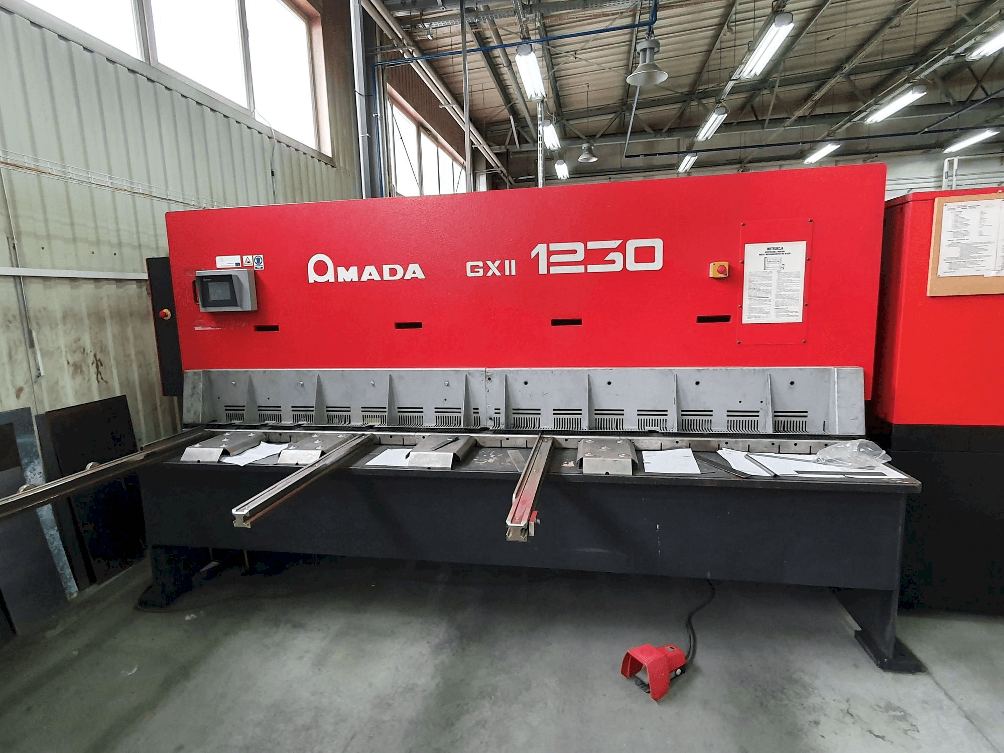 Koneen AMADA GX II 1230 etunäkymä