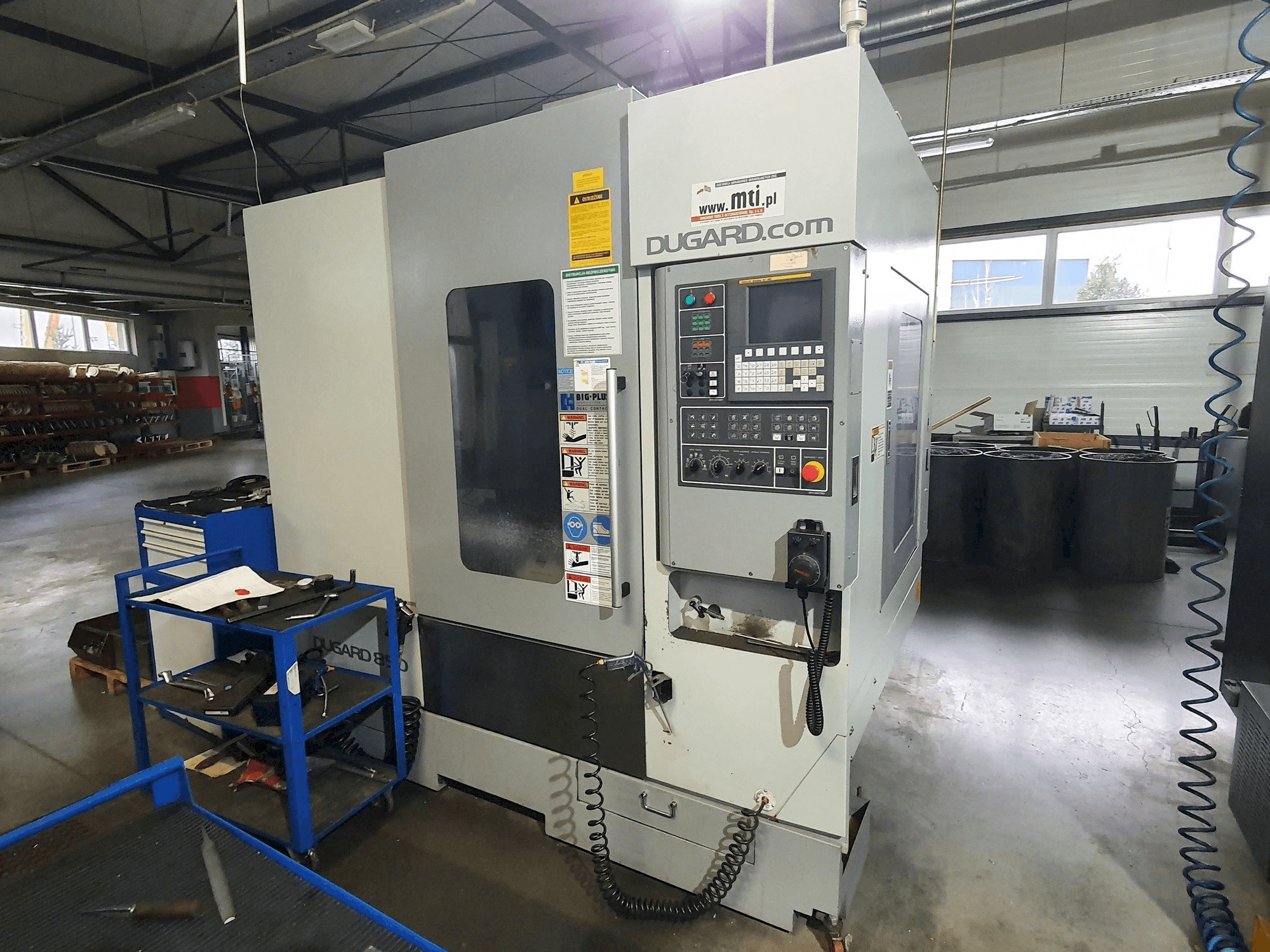 Koneen Dugard 850 VMC etunäkymä