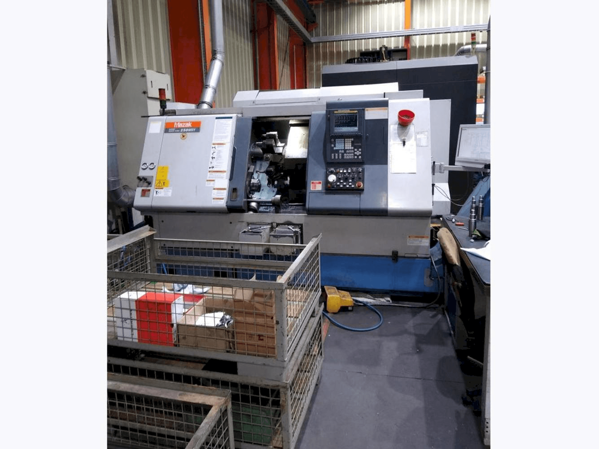 Koneen Mazak SQT-250 MSY etunäkymä