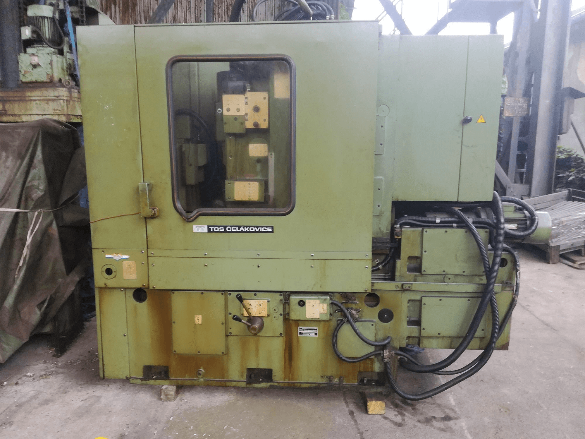 Koneen TOS OHA 16B etunäkymä