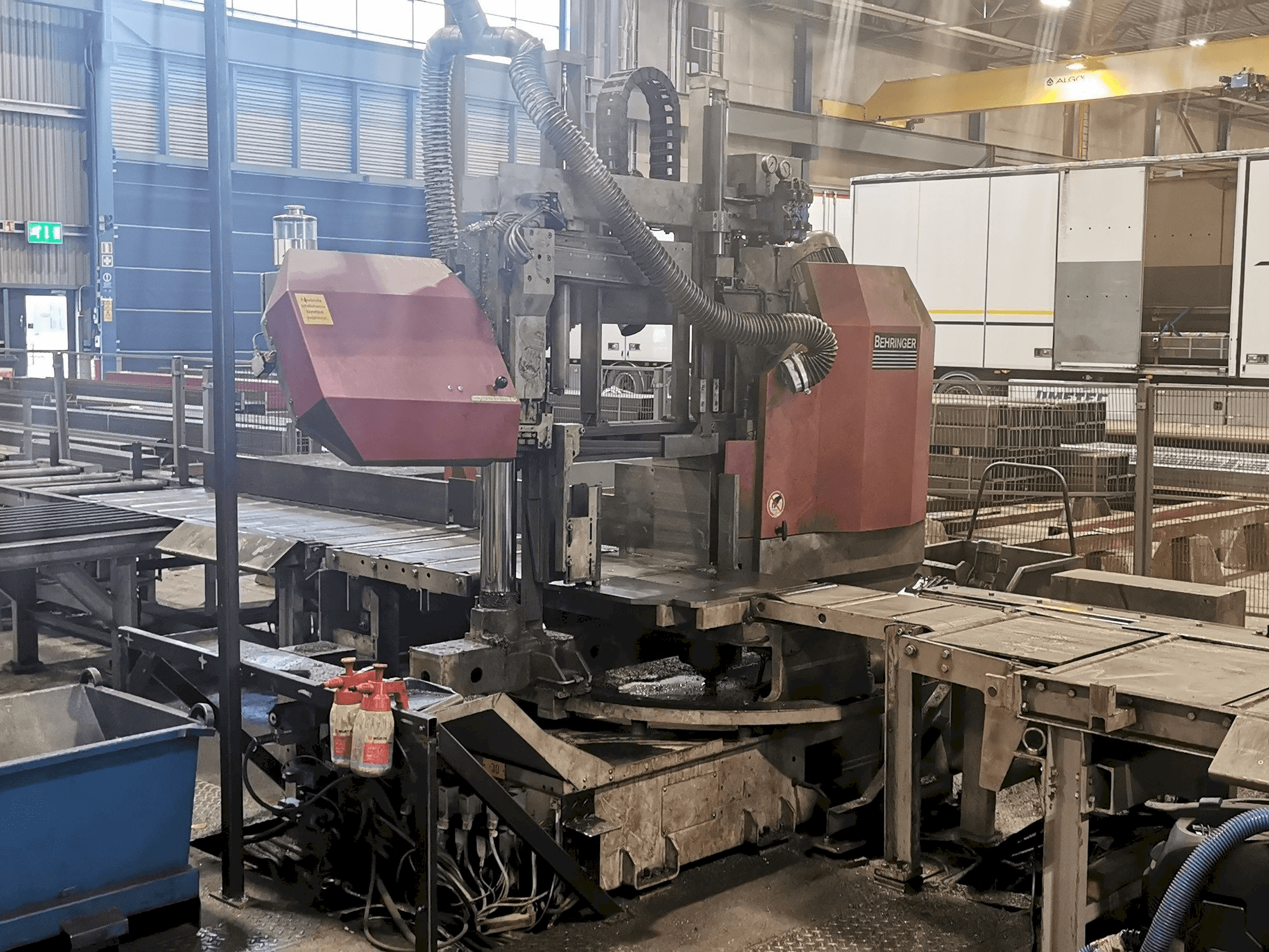 Koneen Behringer HBP 410/723GA etunäkymä