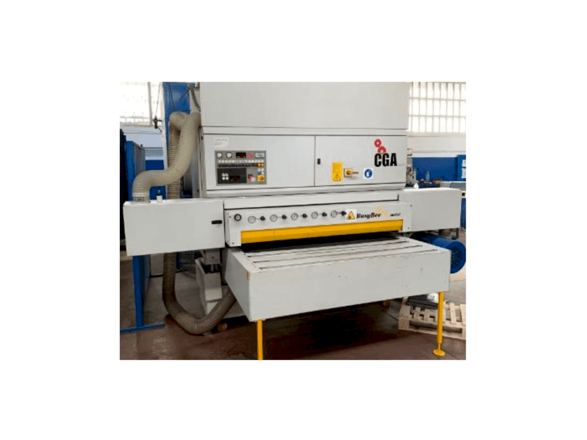 Koneen CGA BUSY BEE 1600/33-2020 etunäkymä