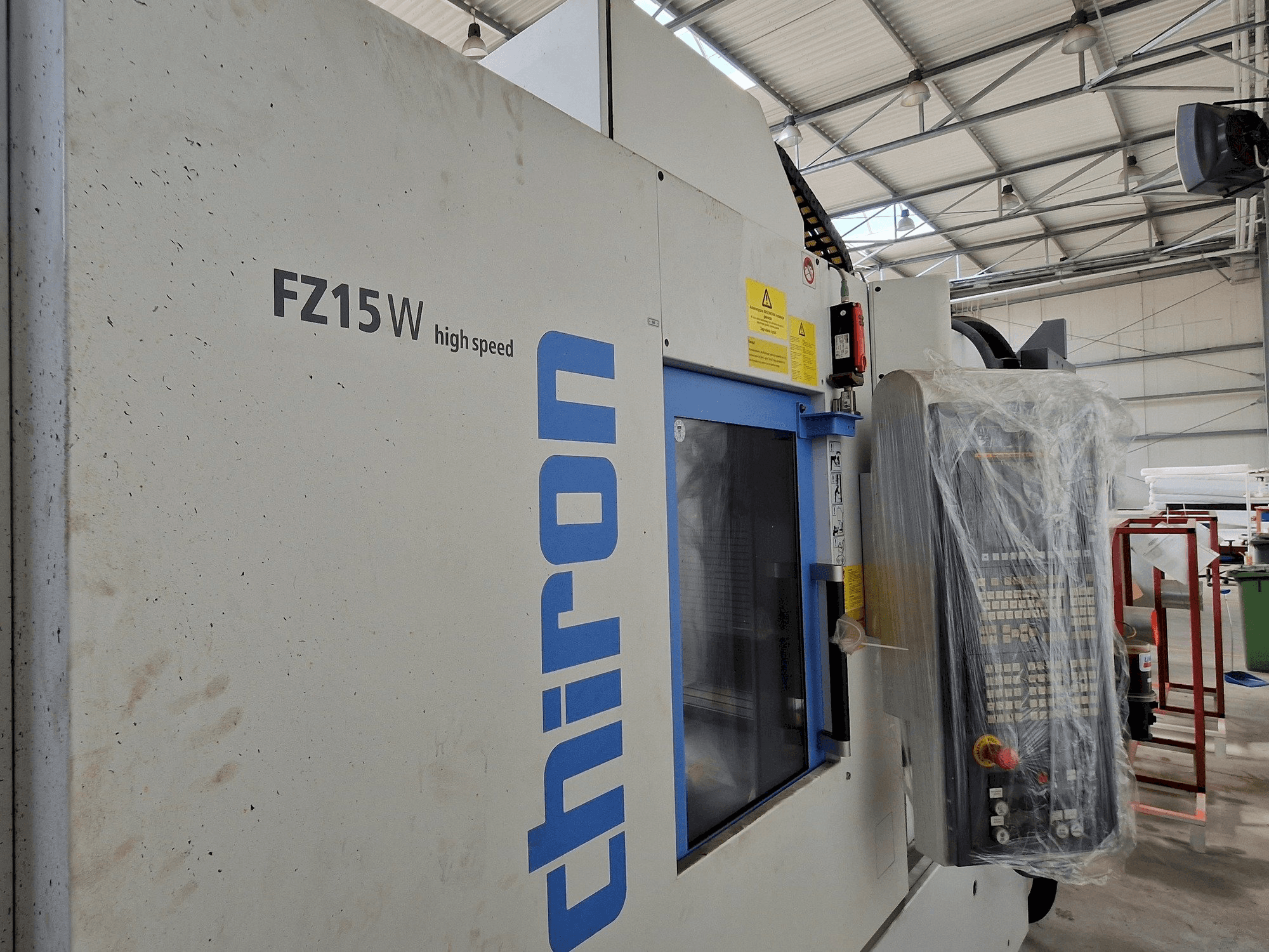 Koneen CHIRON FZ15 W HS vasemman sivun näkymä