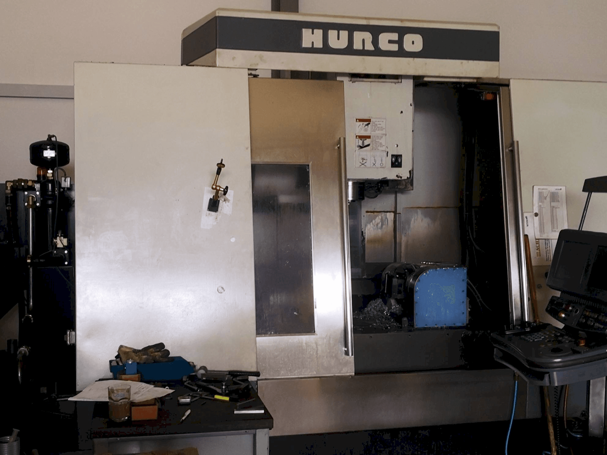 Koneen Hurco VM 50/40T etunäkymä