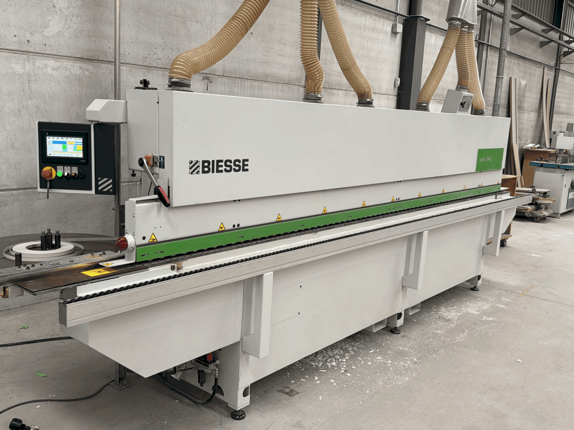 Koneen BIESSE Jade 240 etunäkymä