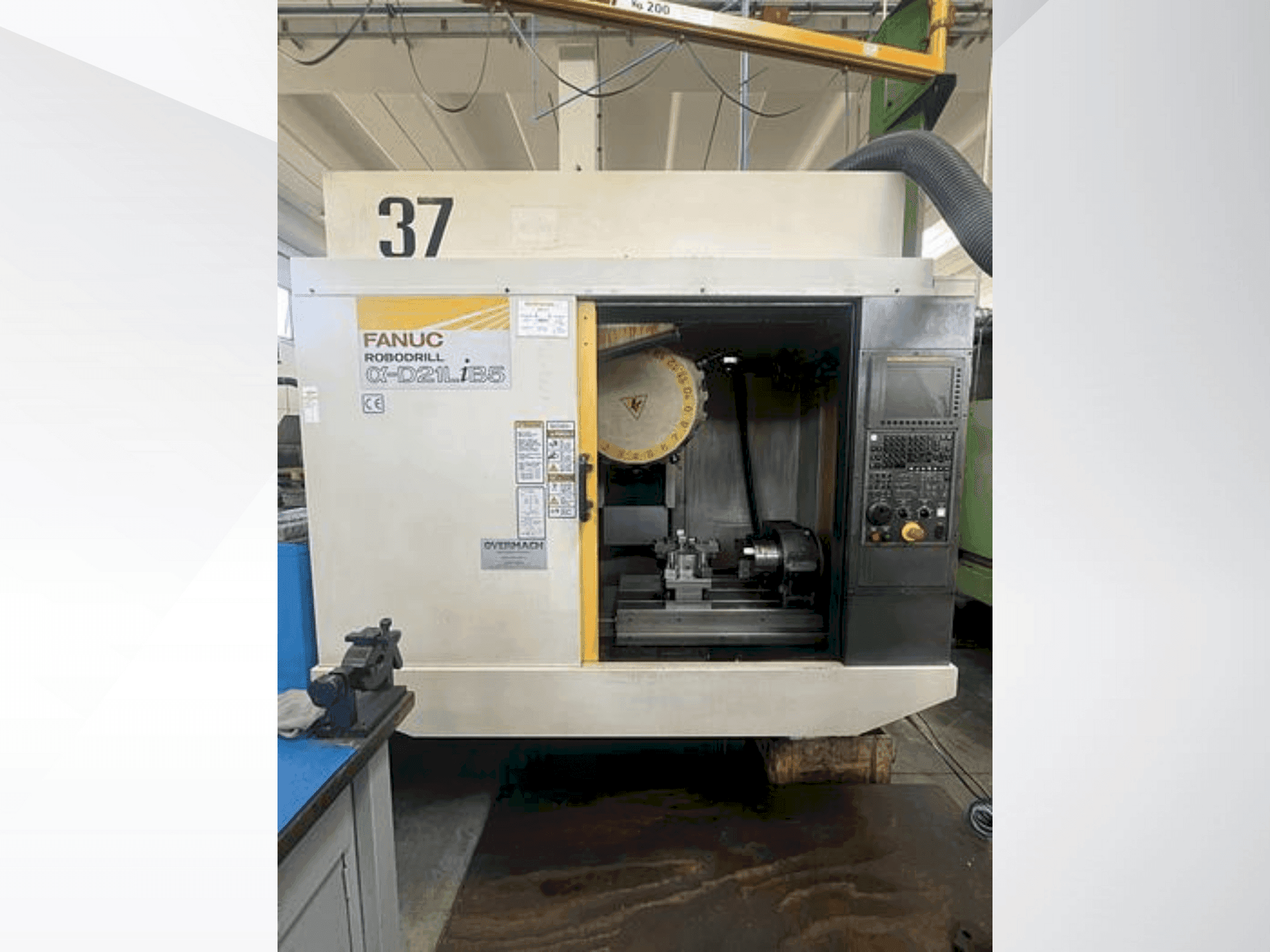 Koneen FANUC Robodrill α-D21LiB5 etunäkymä