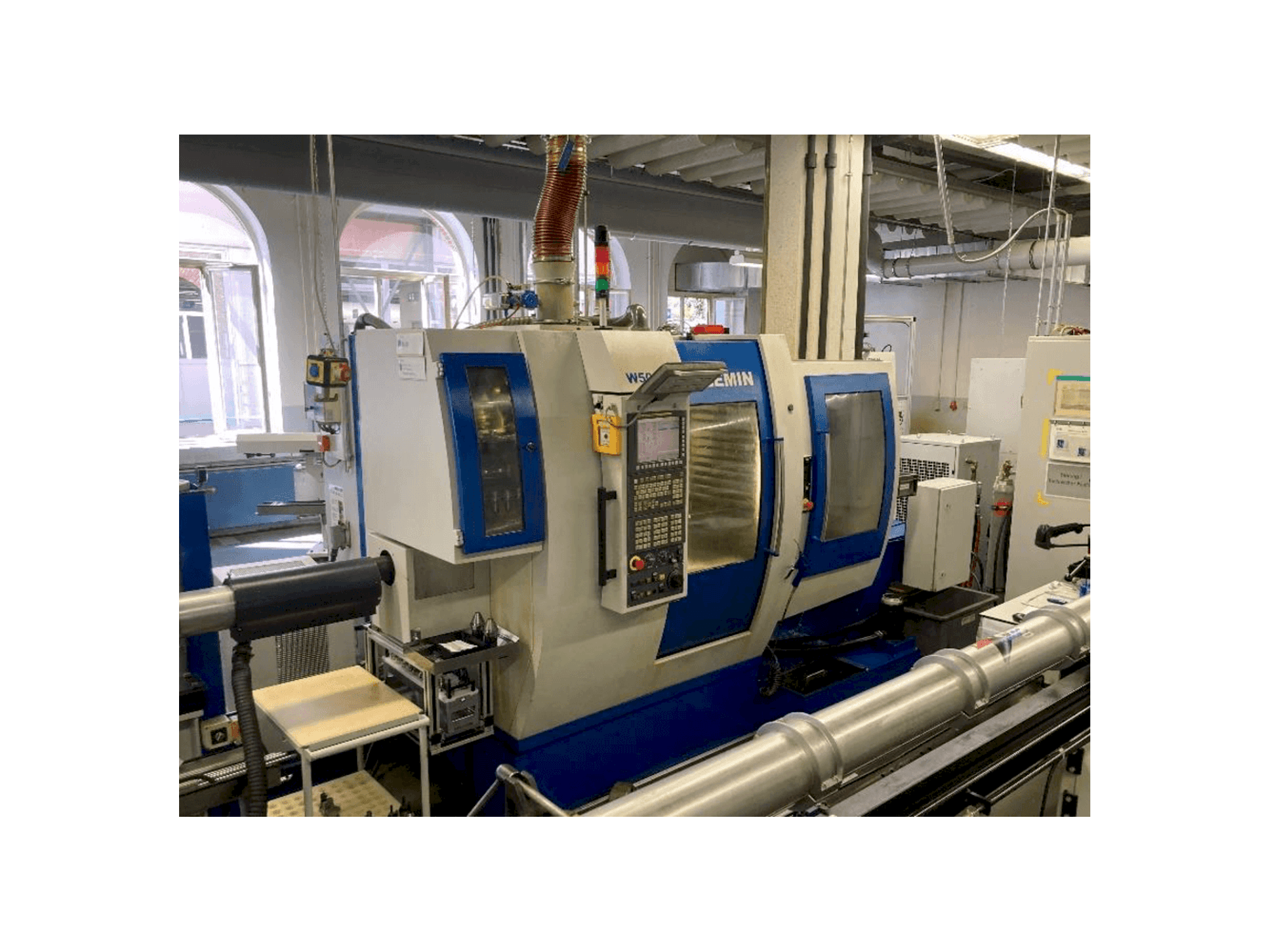 Koneen Willemin-Macodel W508MT etunäkymä