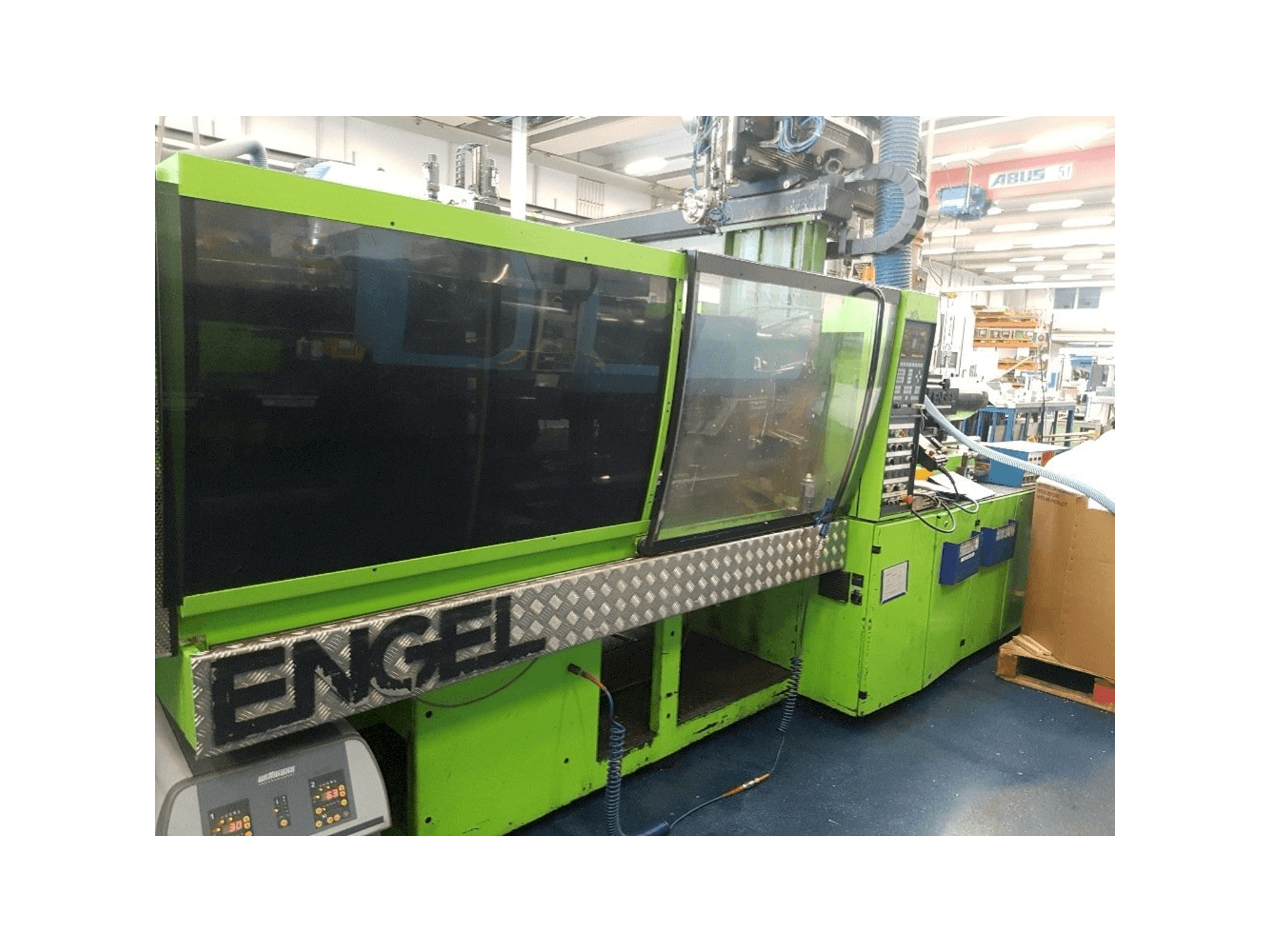 Koneen ENGEL ES 600/145 ST etunäkymä