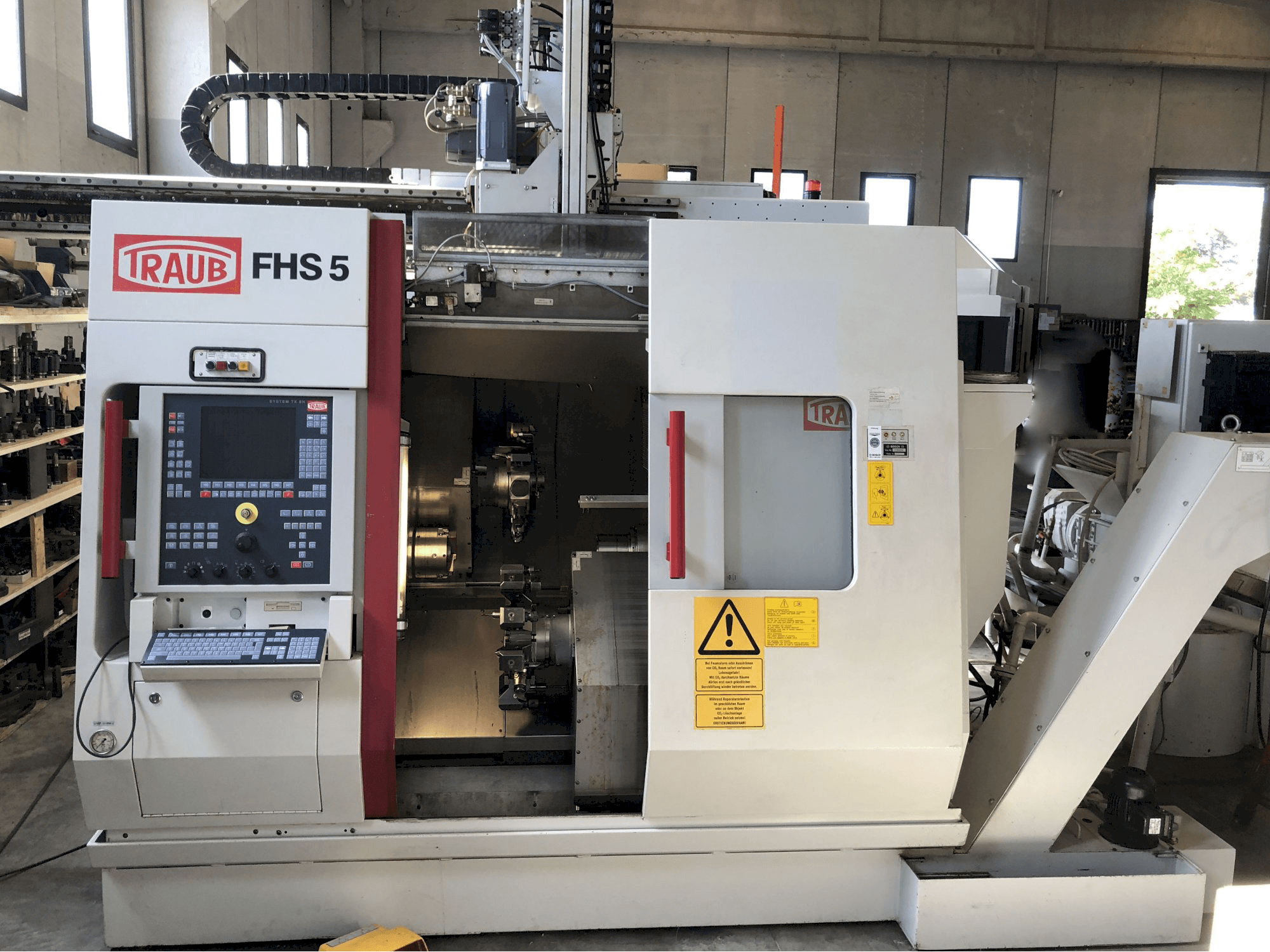 Koneen TRAUB etunäkymä TNC 42