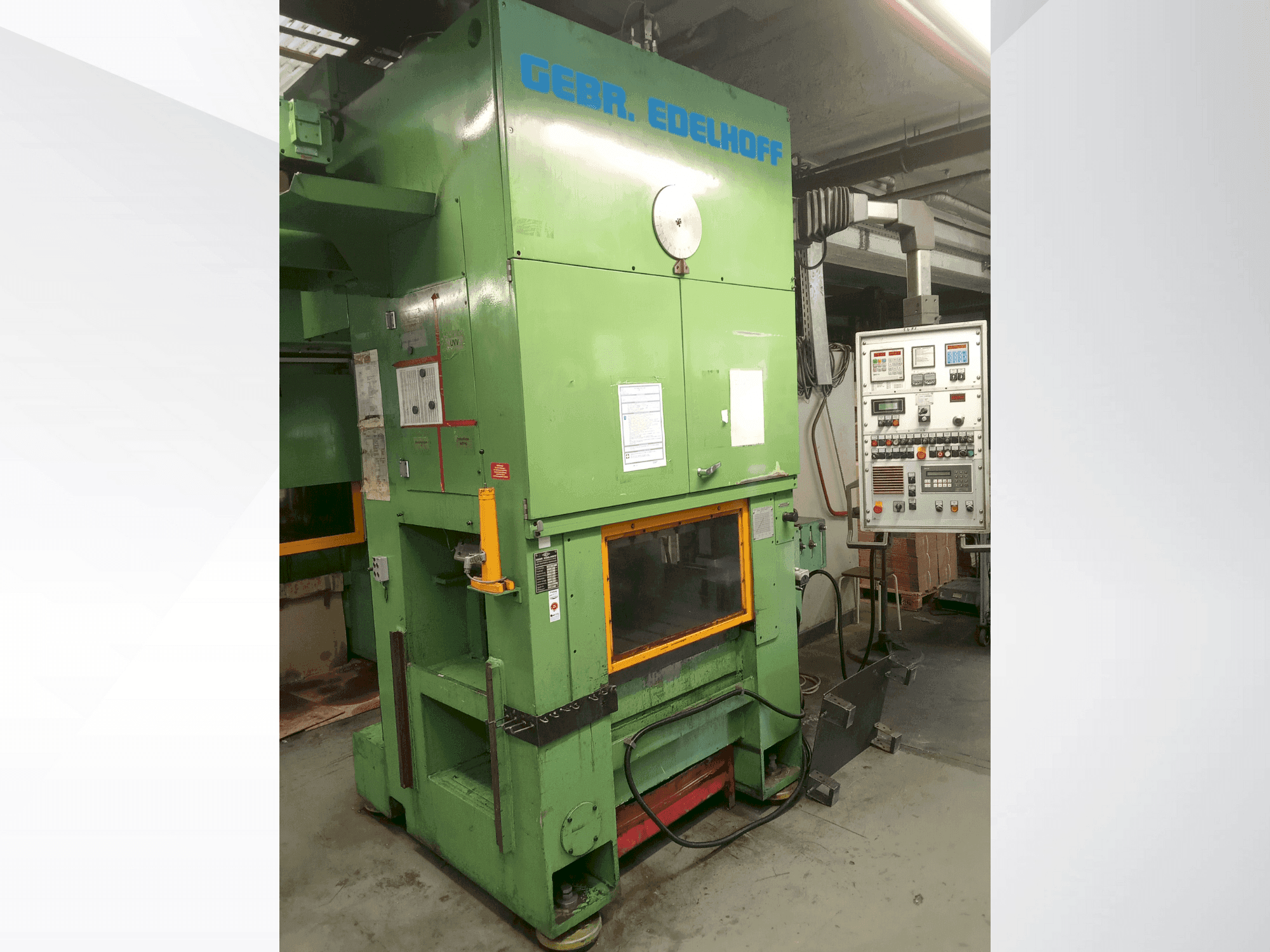 Koneen EDELHOFF DARR 1/80 etunäkymä