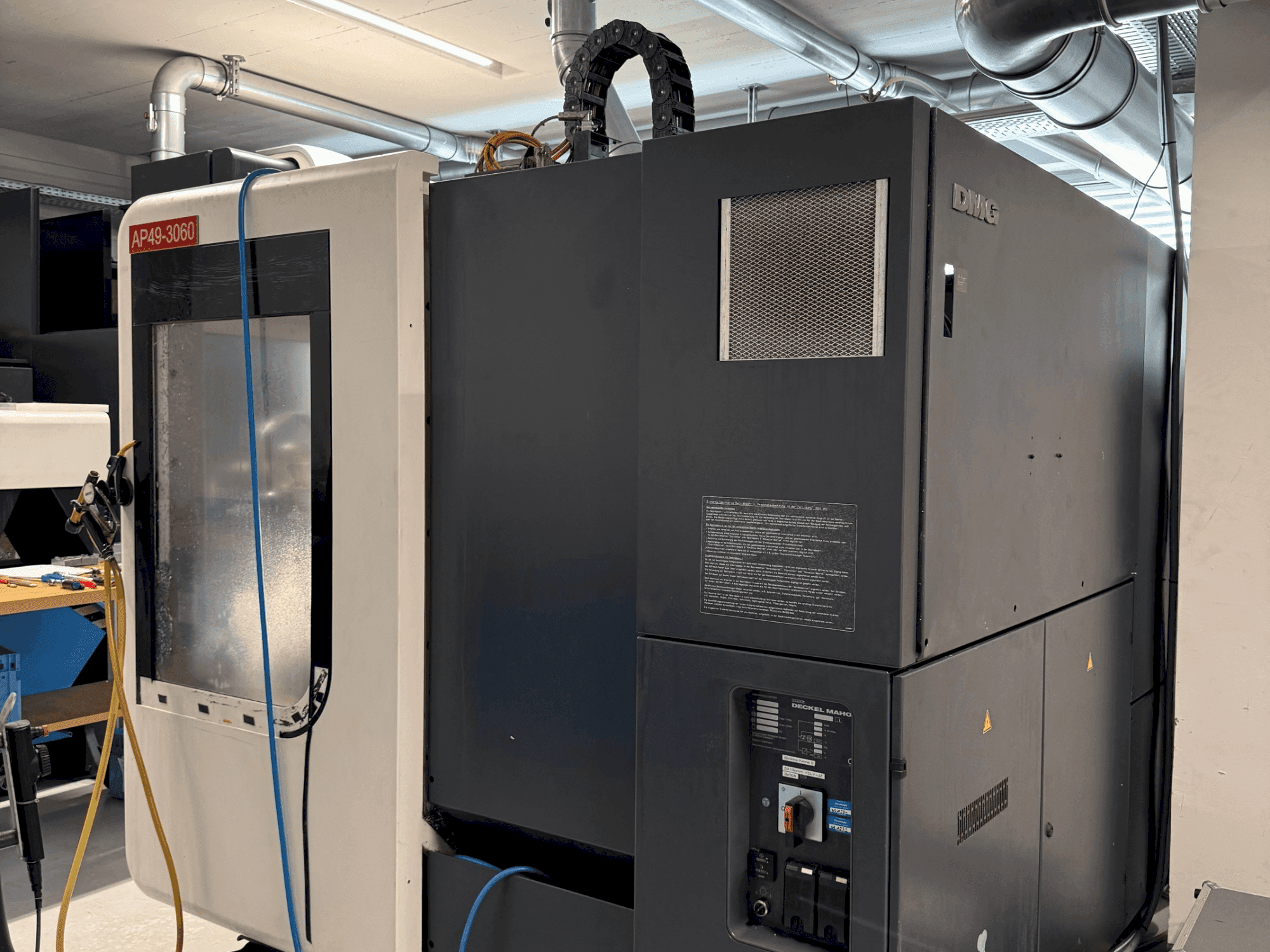 Koneen DMG DECKEL MAHO DMU 70 Evolution linear etunäkymä