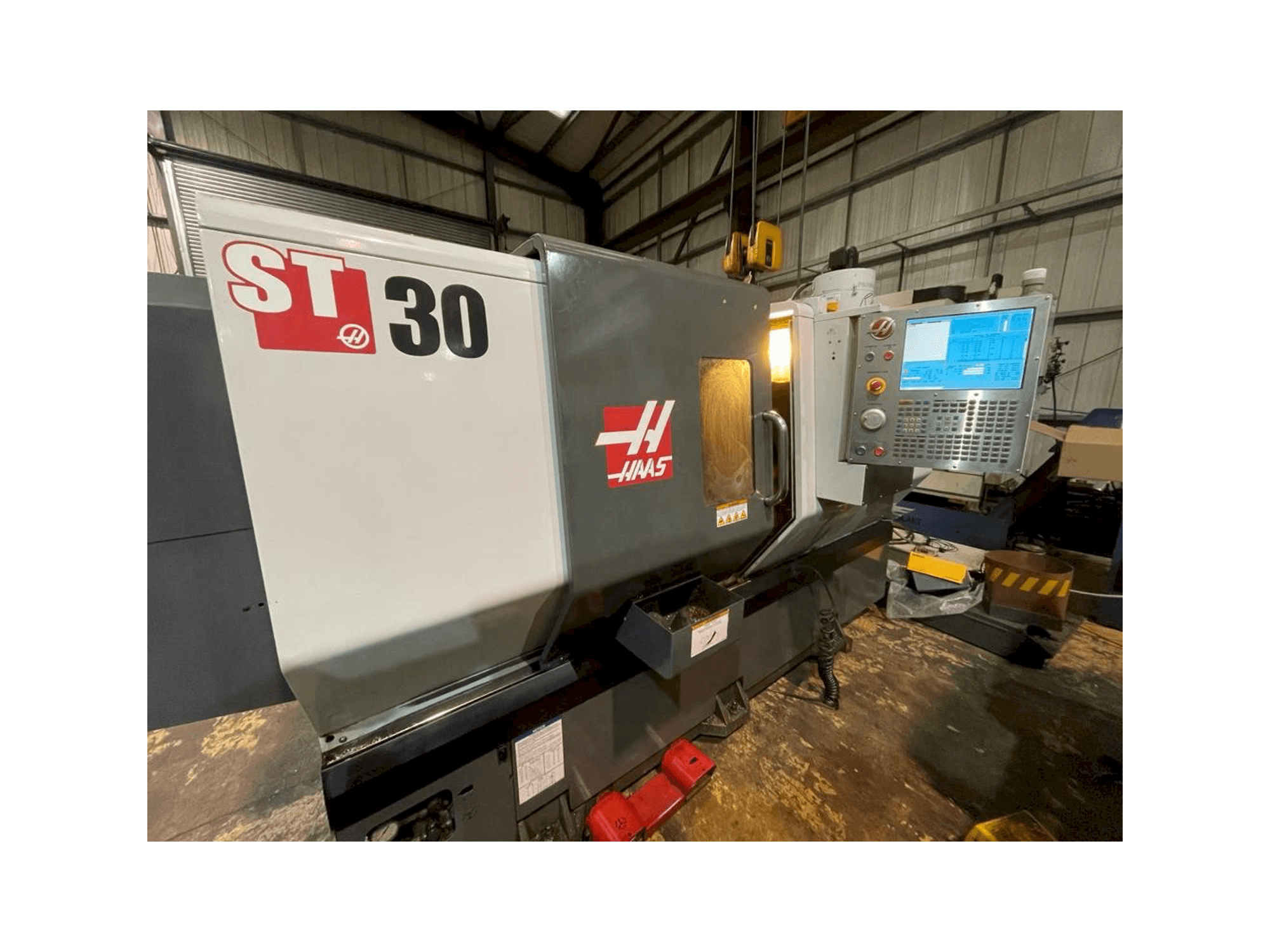 Koneen HAAS ST-30 etunäkymä