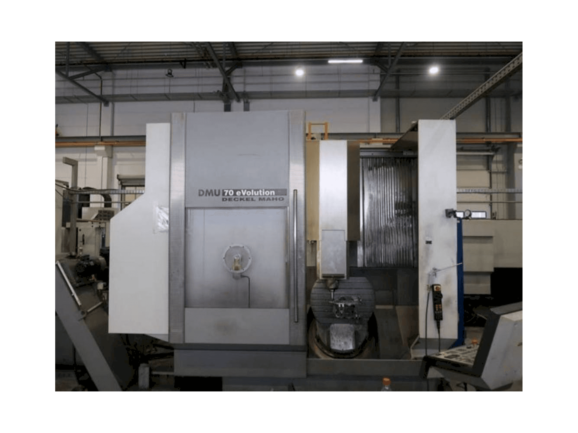 Koneen DECKEL MAHO DMU 70 eVolution etunäkymä