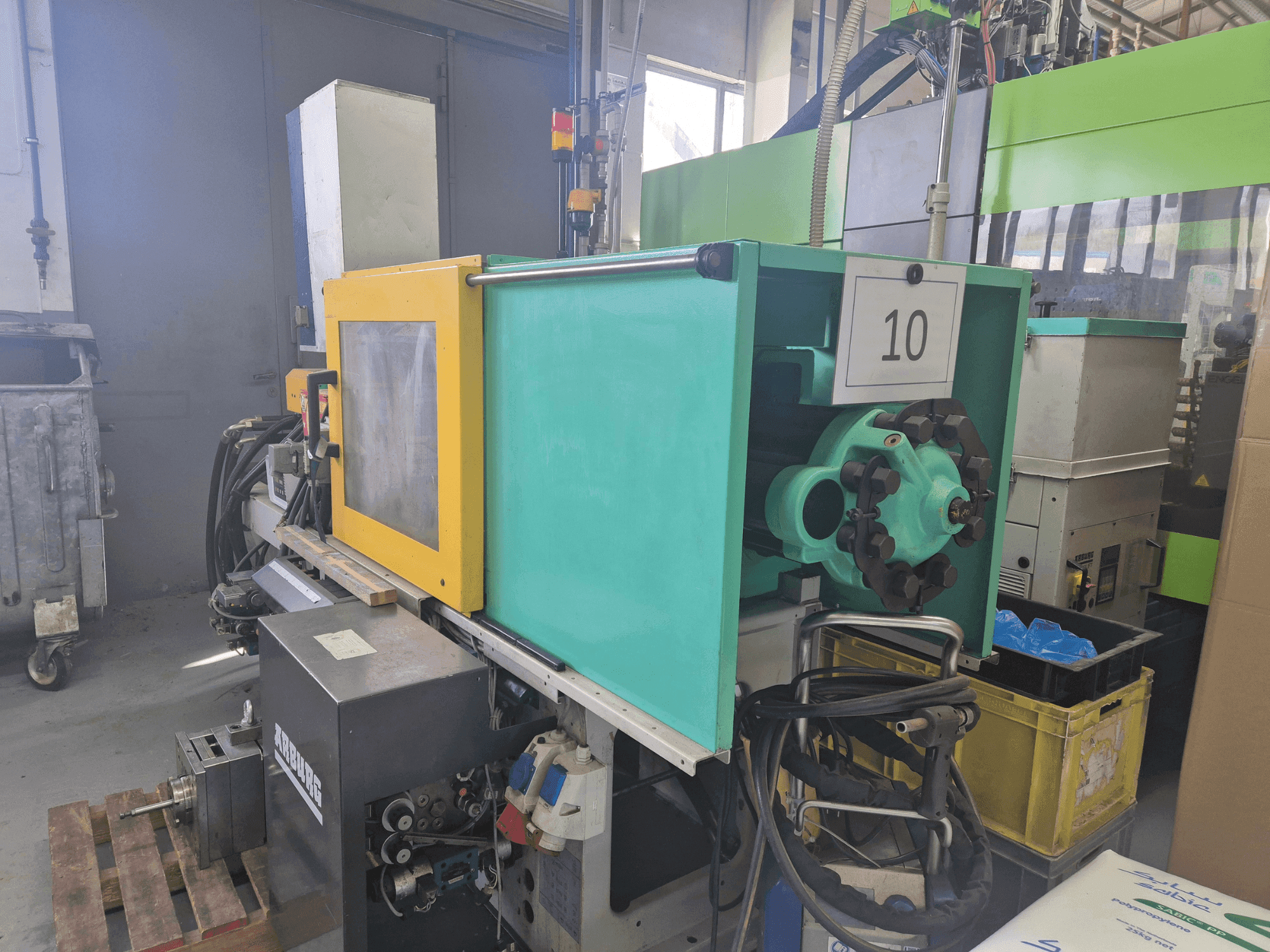 Koneen Arburg Allrounder 270 C 400-70 etunäkymä