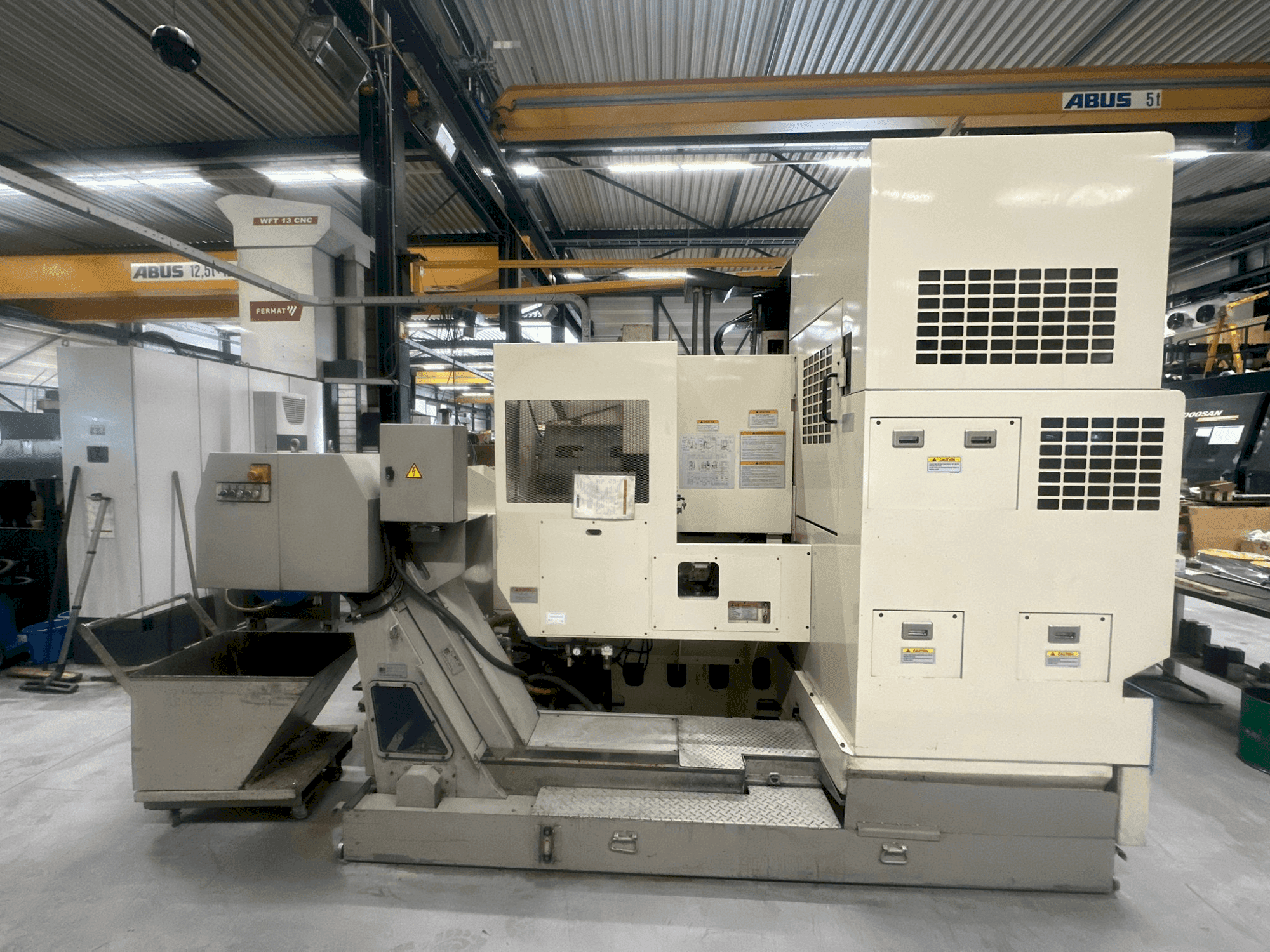 Koneen Okuma MX-55VB etunäkymä