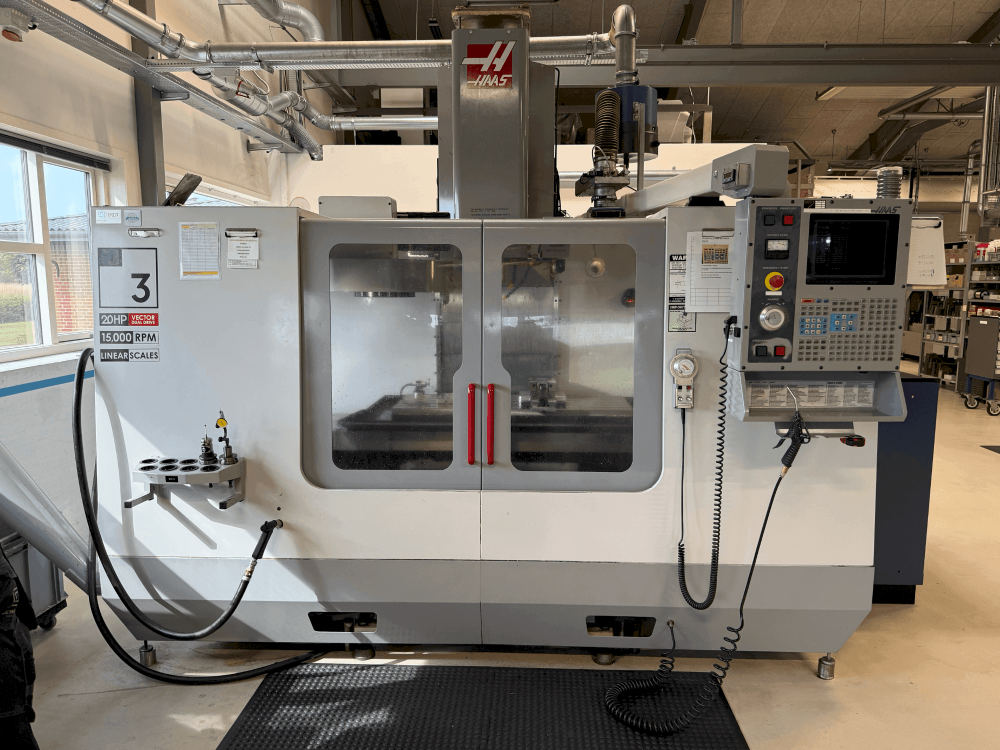 Koneen HAAS VF-3DHE etunäkymä