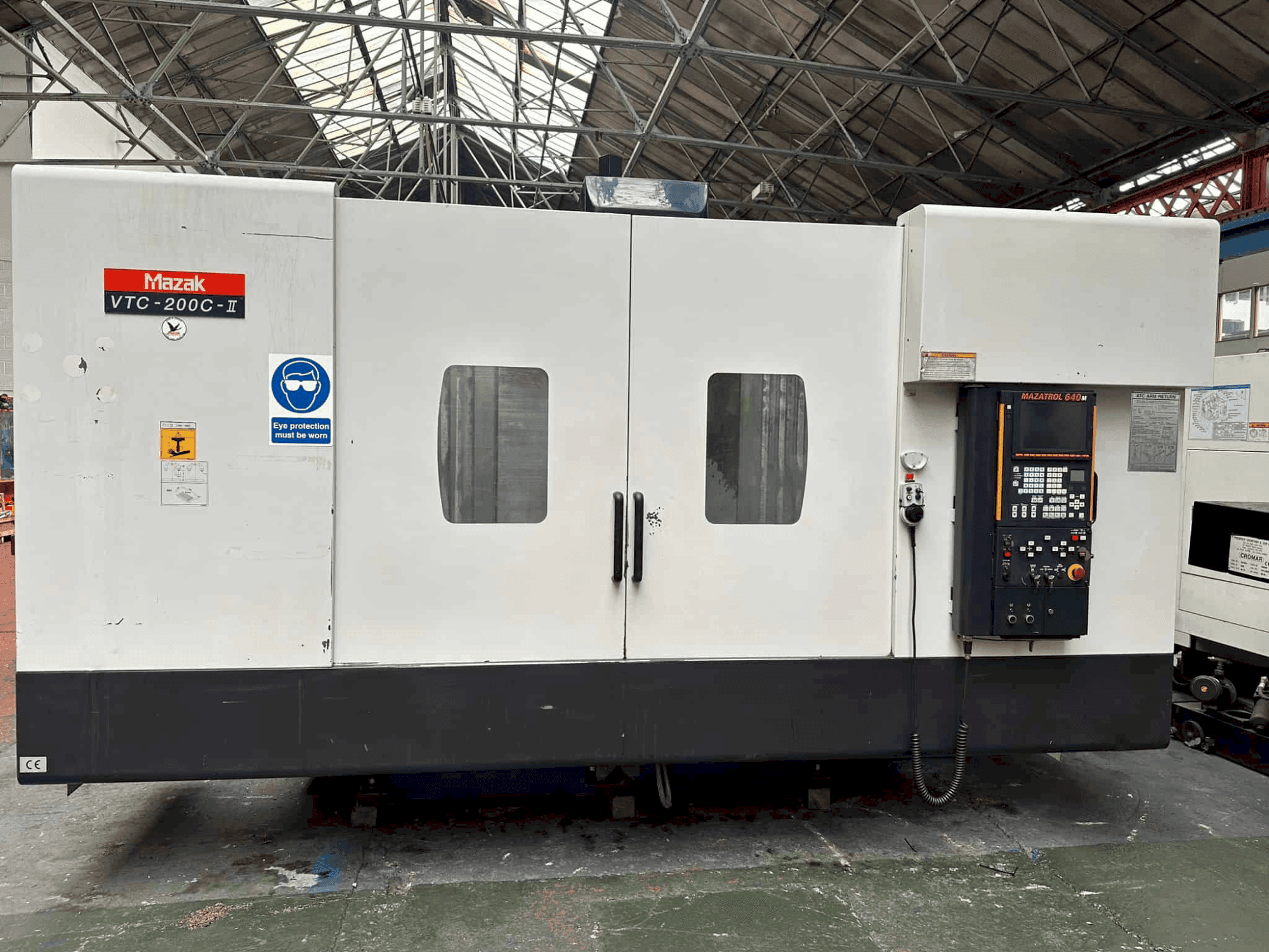 Koneen Mazak VTC - 200C etunäkymä