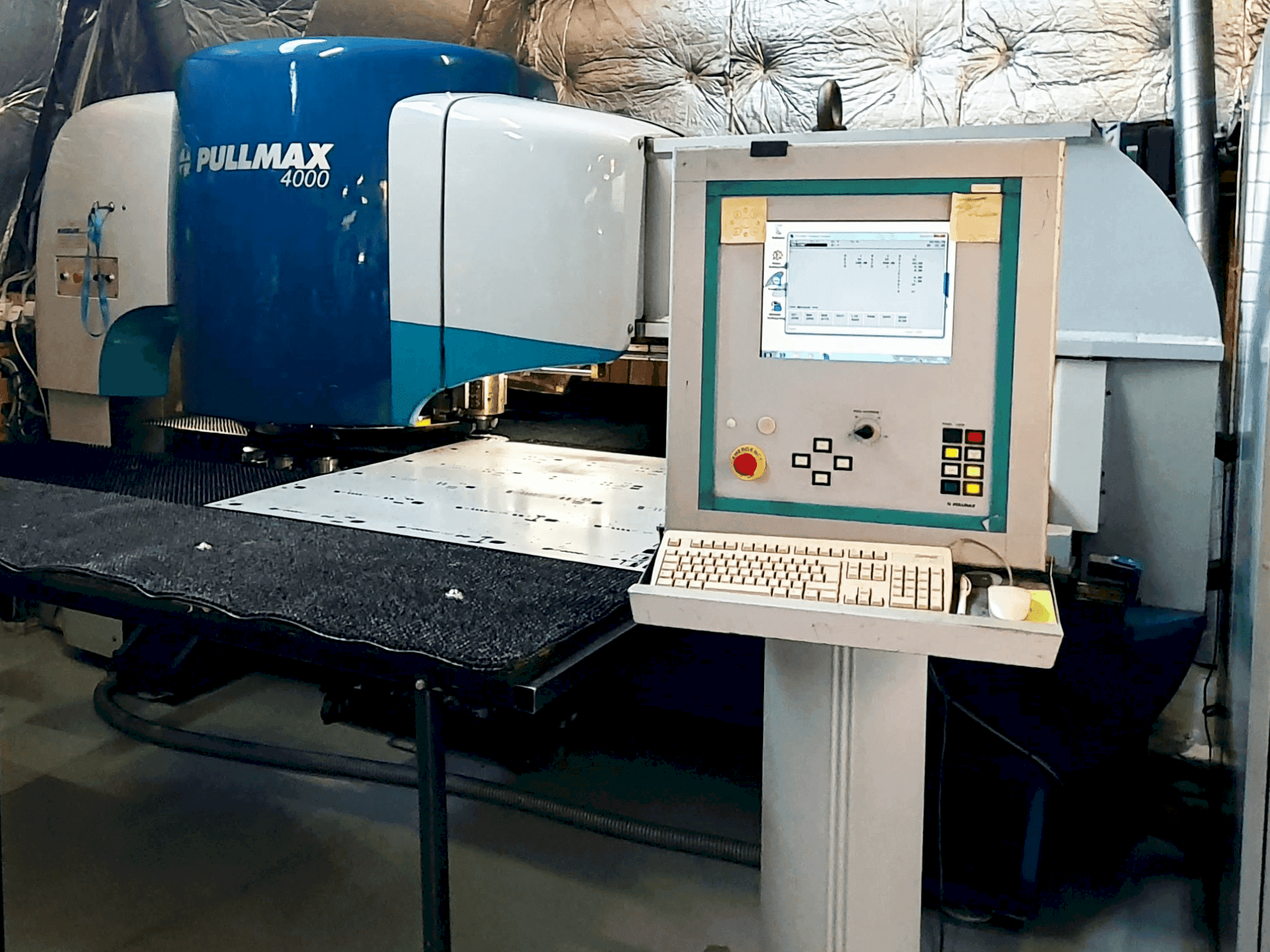 Koneen Pullmax 4000 etunäkymä