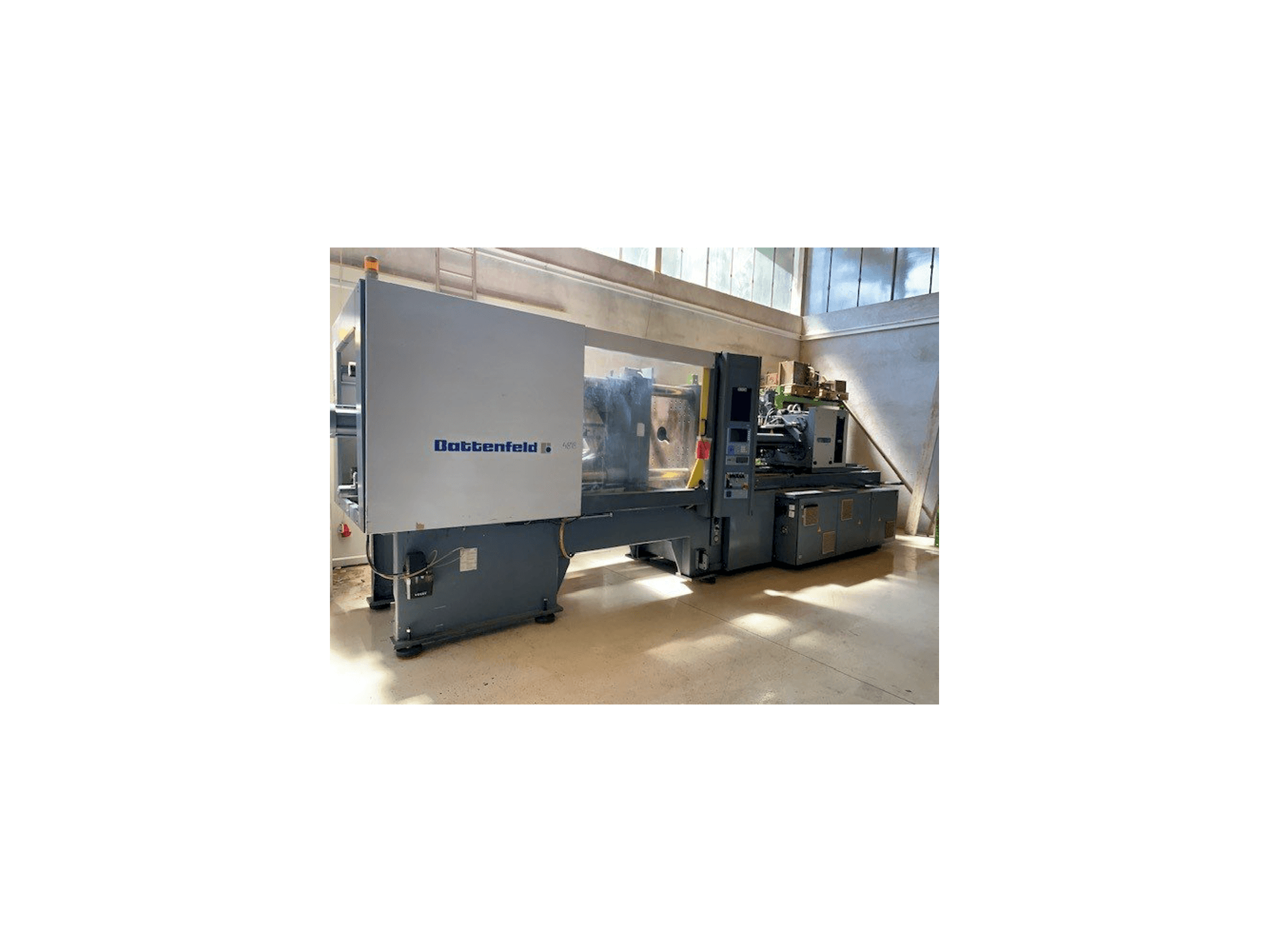 Koneen Battenfeld BA 3500/1900 BK vasemman sivun näkymä