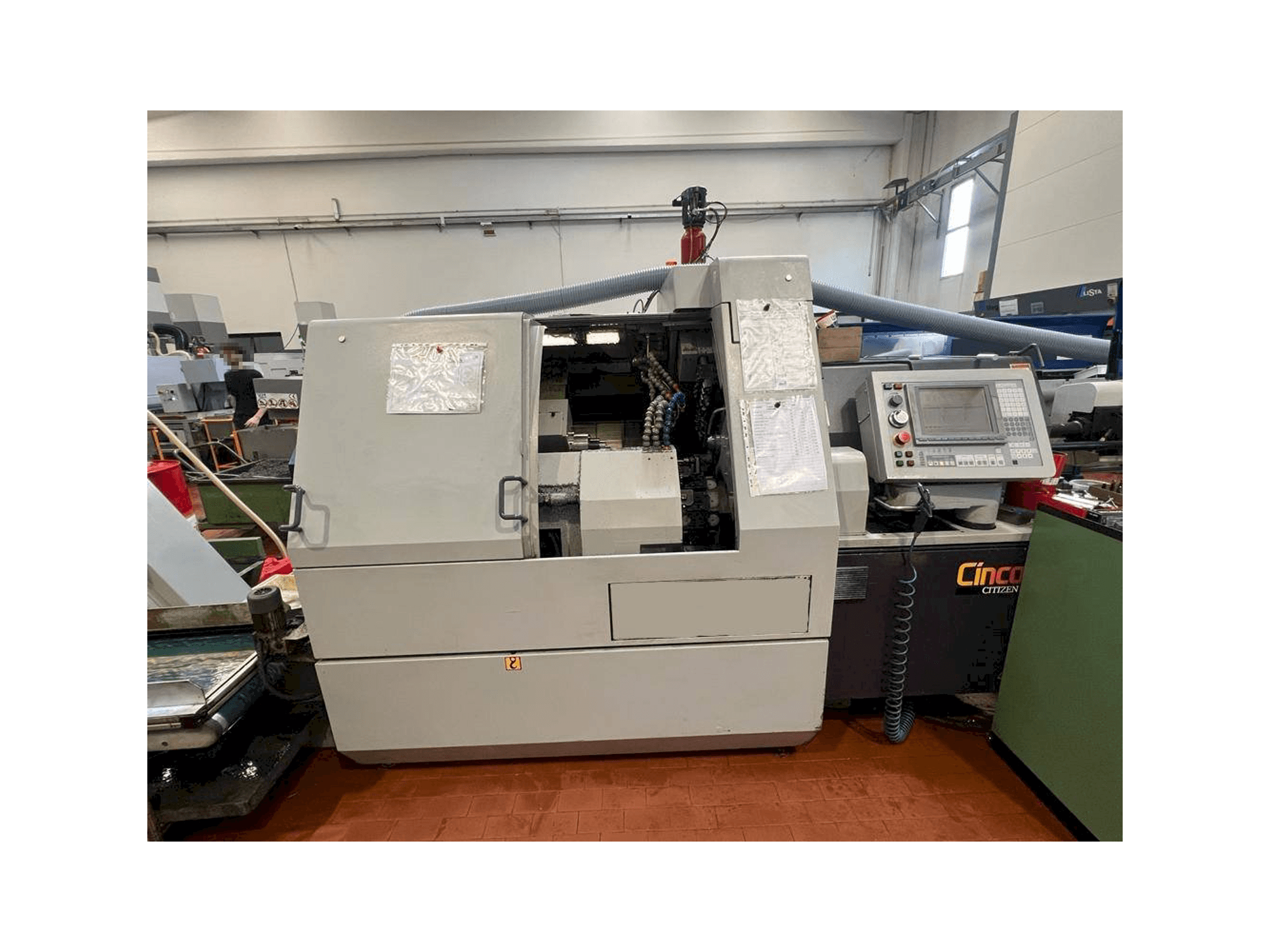 Koneen Citizen M32 etunäkymä