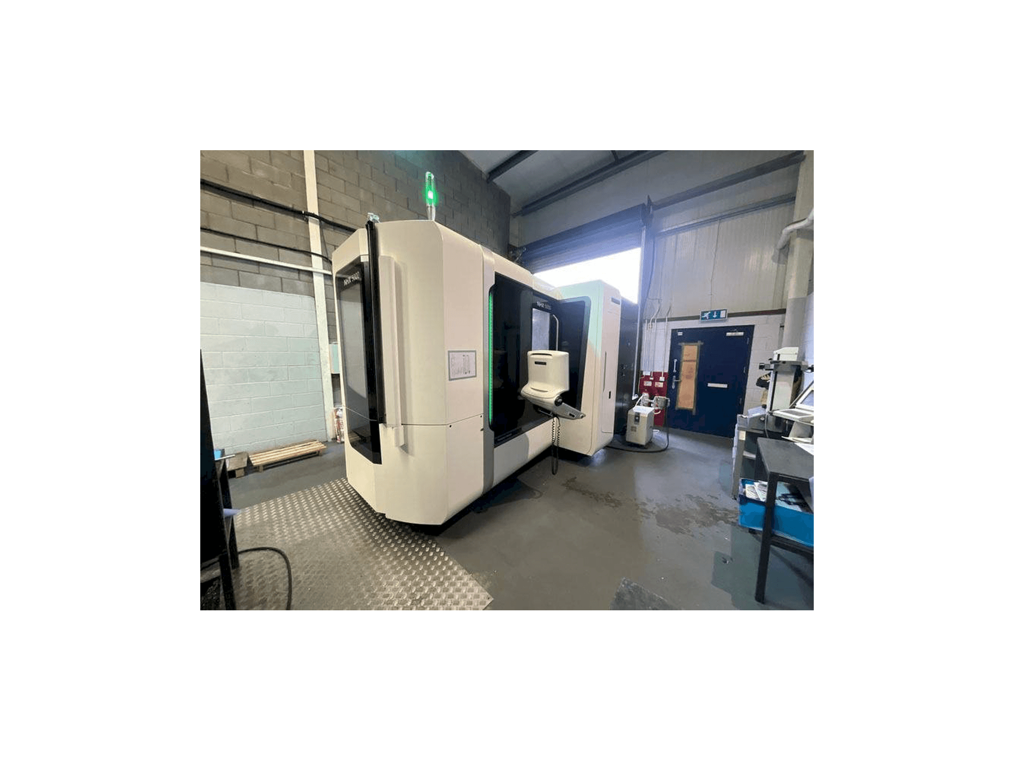 Koneen DMG MORI NHX 5000 etunäkymä