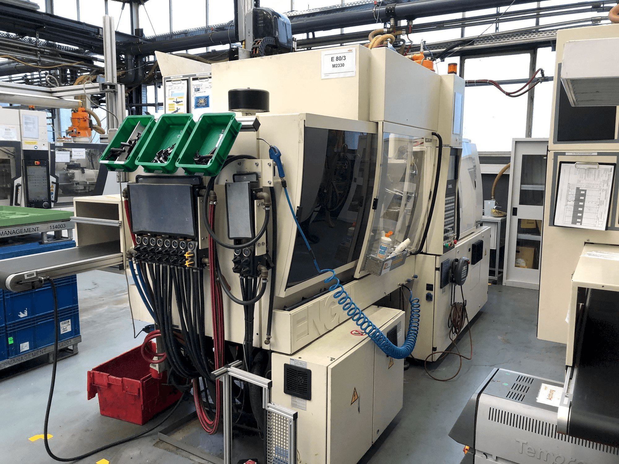 Koneen ENGEL Victory 330/80 etunäkymä