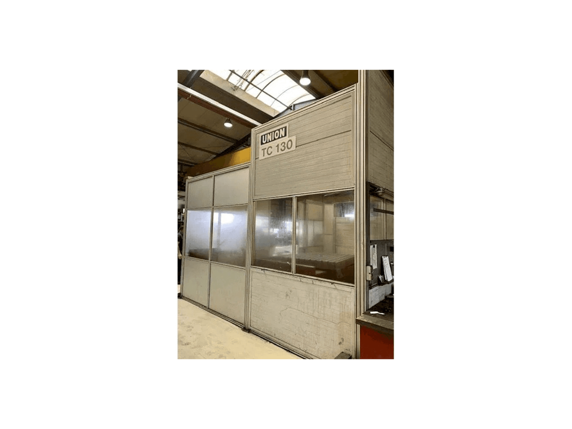 Koneen UNION TC 130 etunäkymä