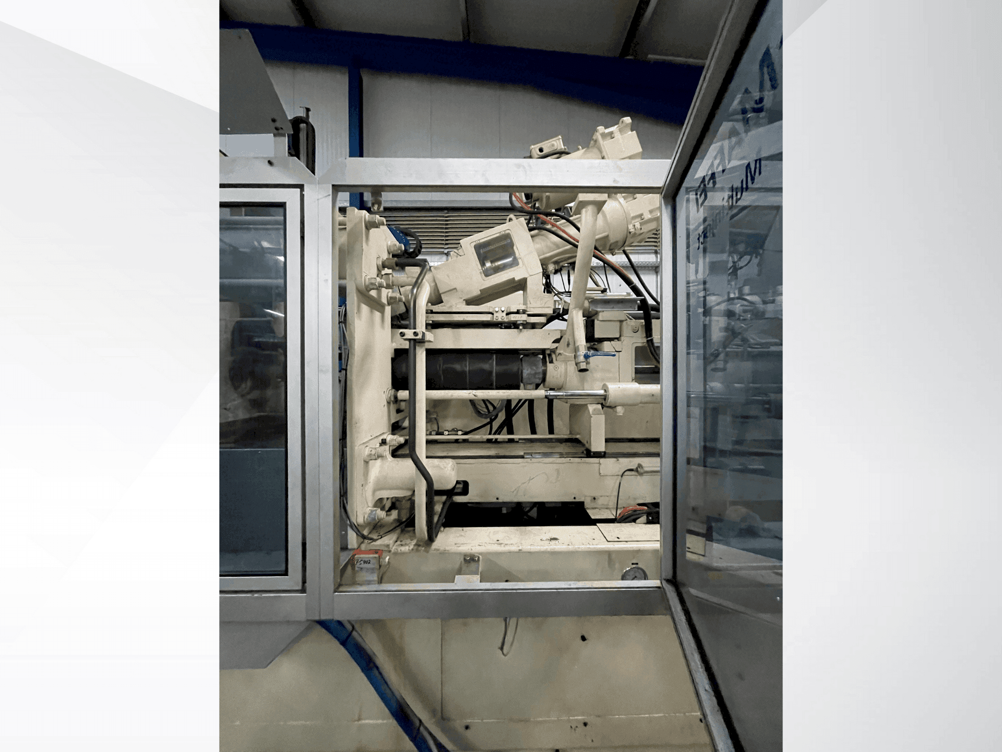 Koneen Krauss Maffei 300-1400-390-3-CZ etunäkymä