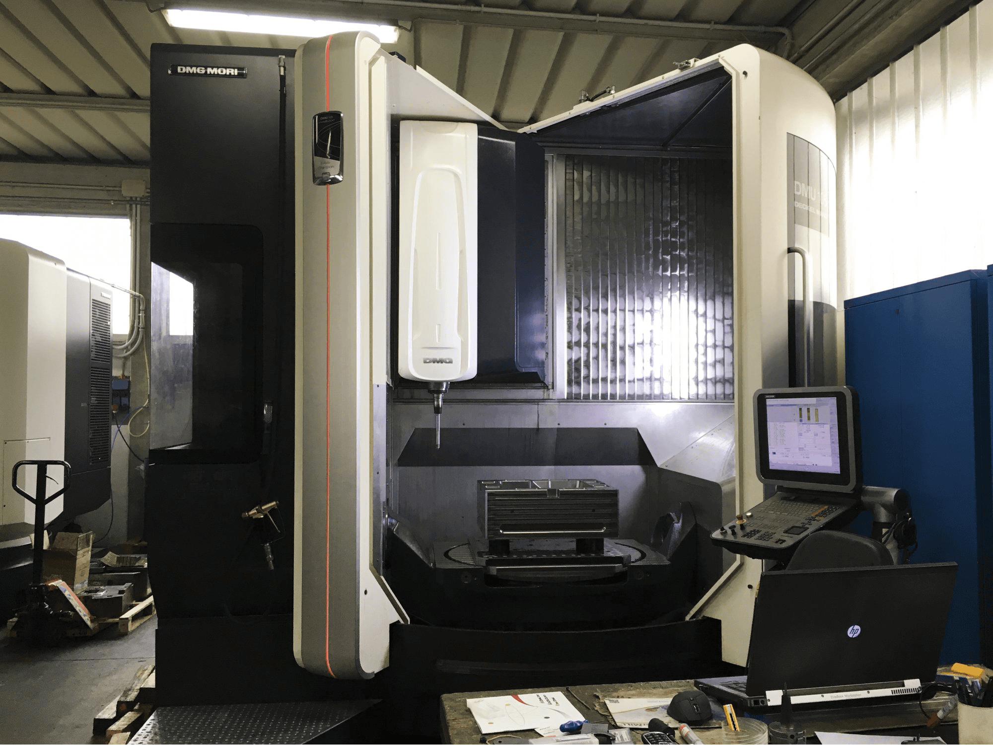 Koneen 1 DMG MORI etunäkymäDMU 105 monoBLOCK