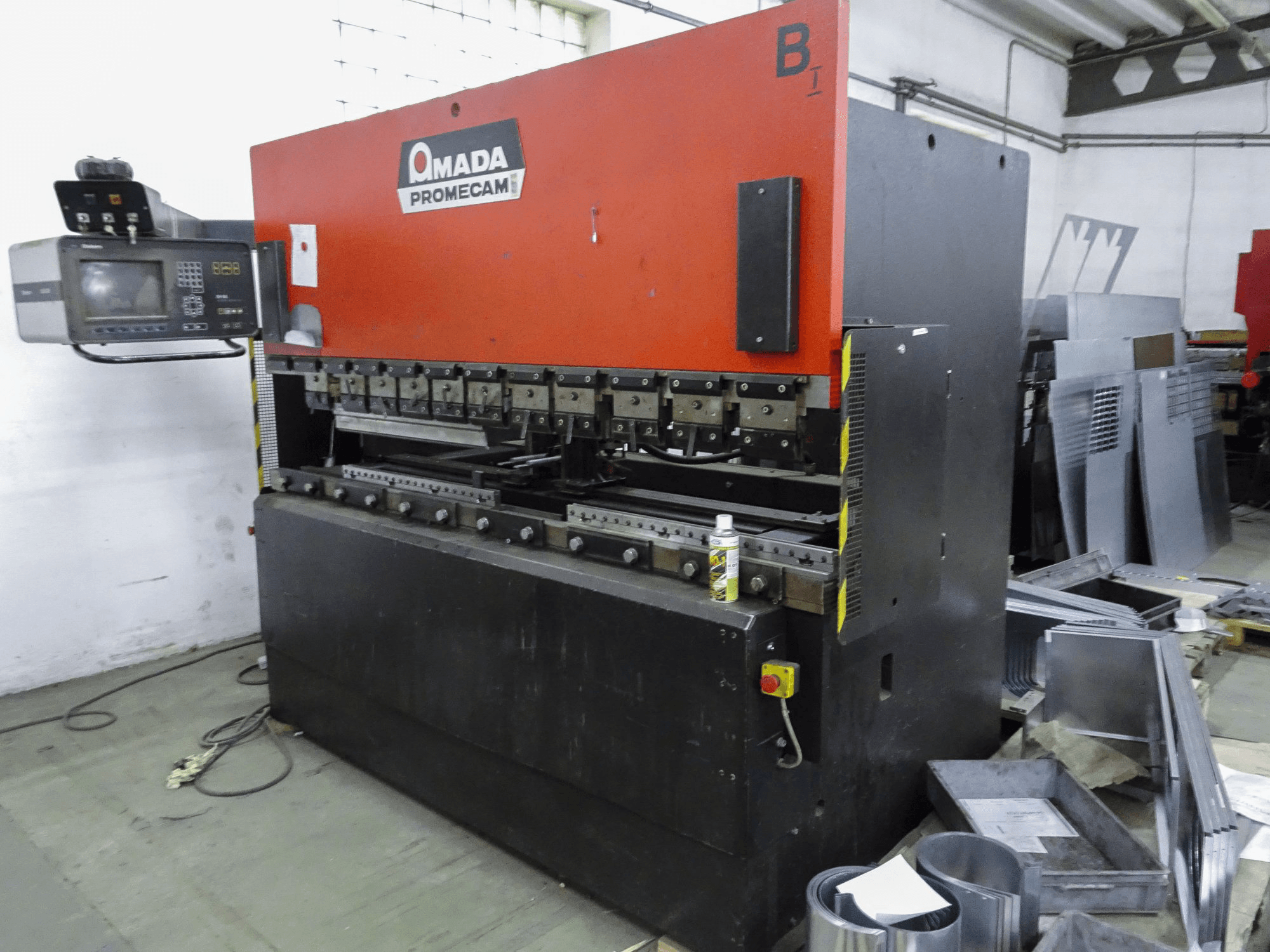 Koneen AMADA oikea näkymäITPS 80-25