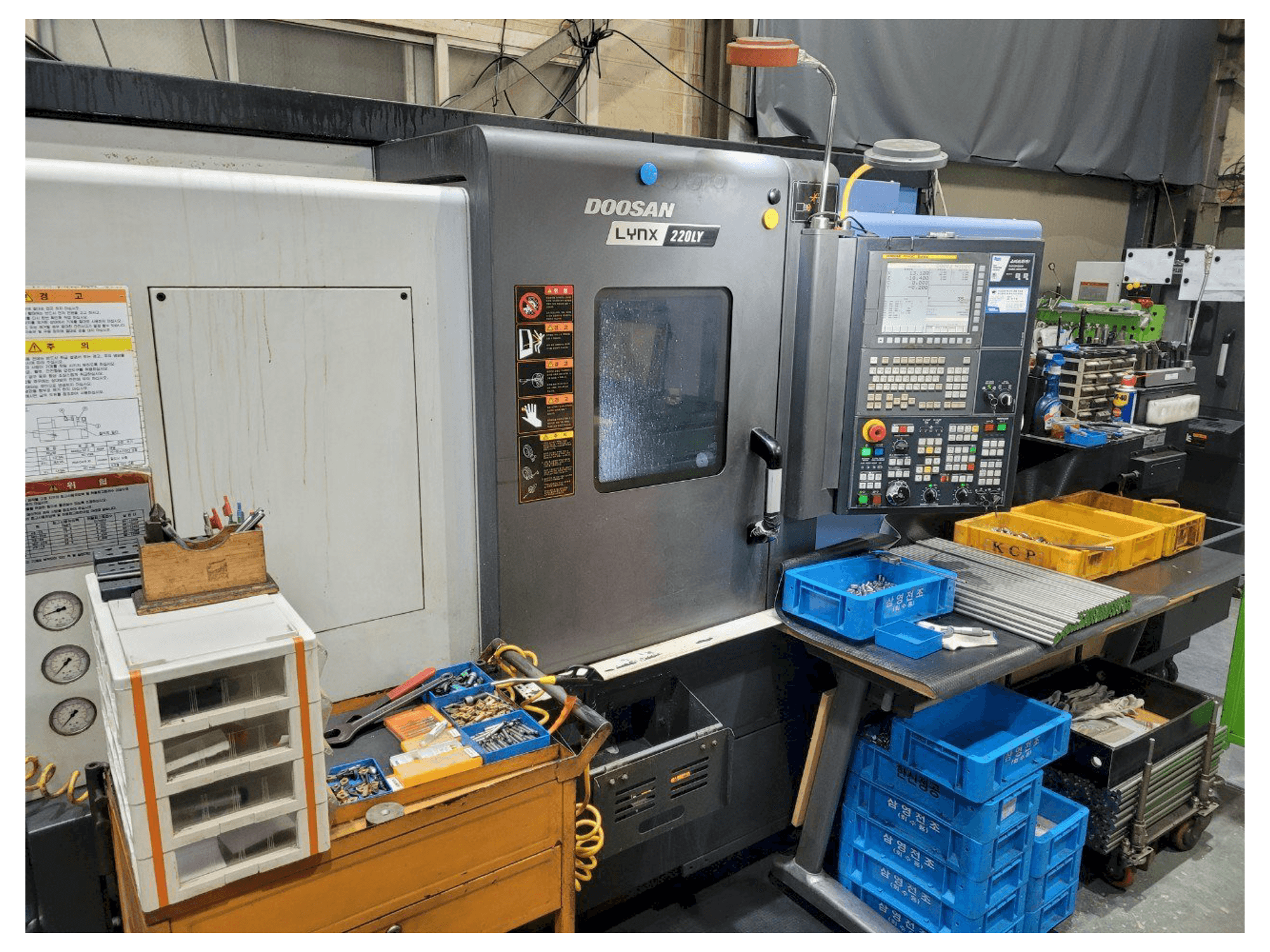 Koneen Doosan LYNX220LYA etunäkymä