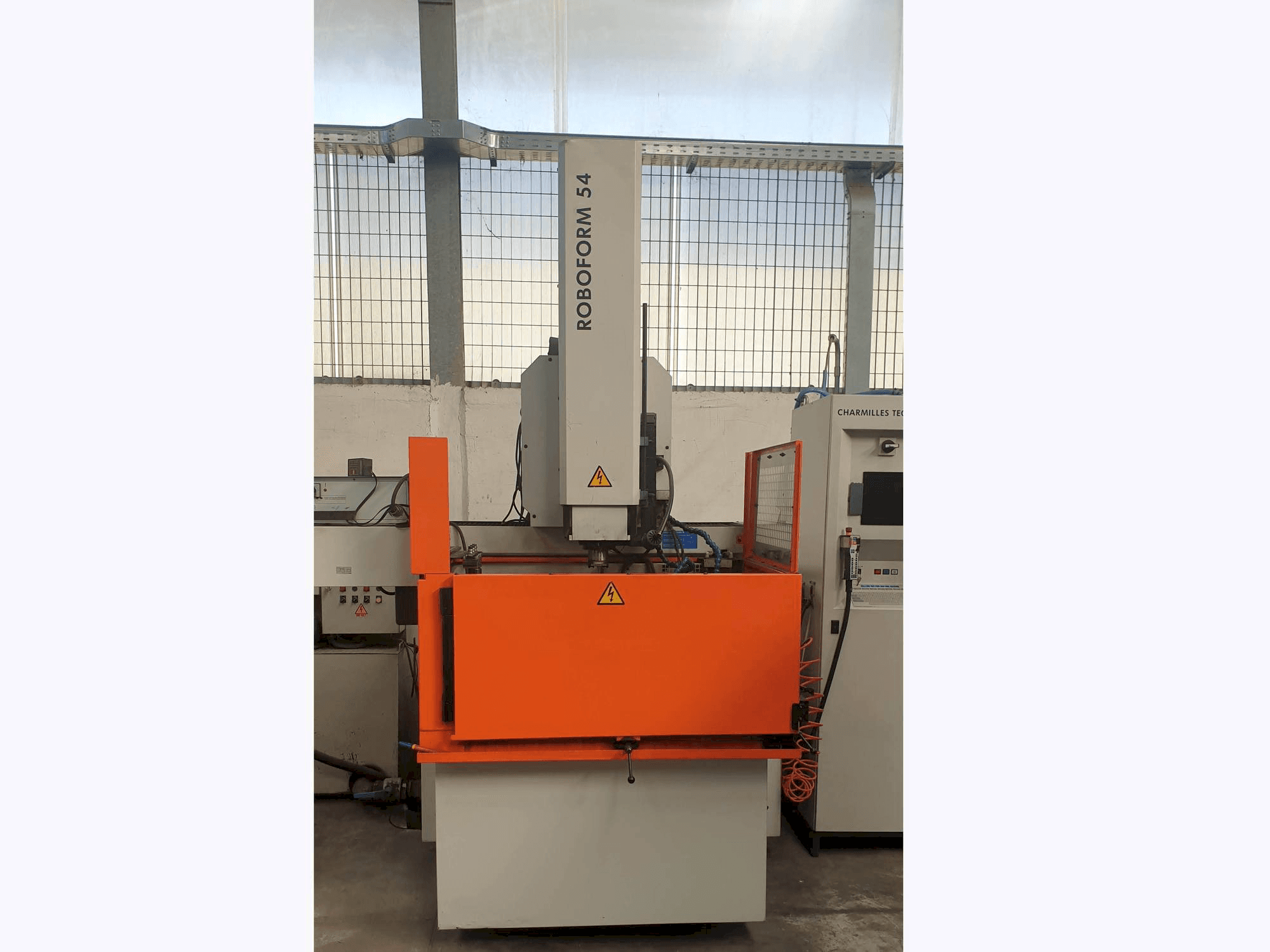 Koneen CHARMILLES ROBOFORM 54 etunäkymä