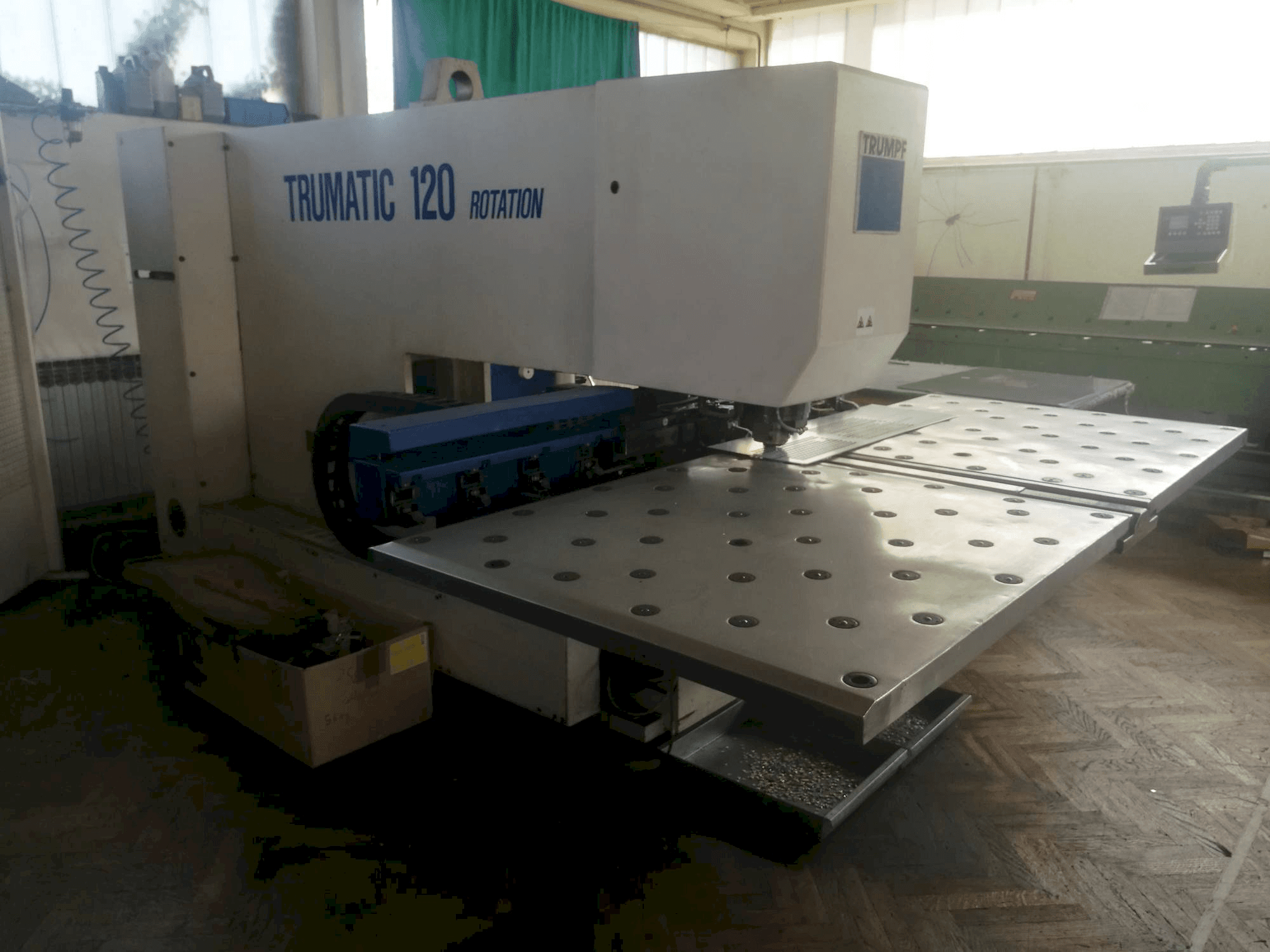 Koneen Trumpf Trumatic 120R etunäkymä