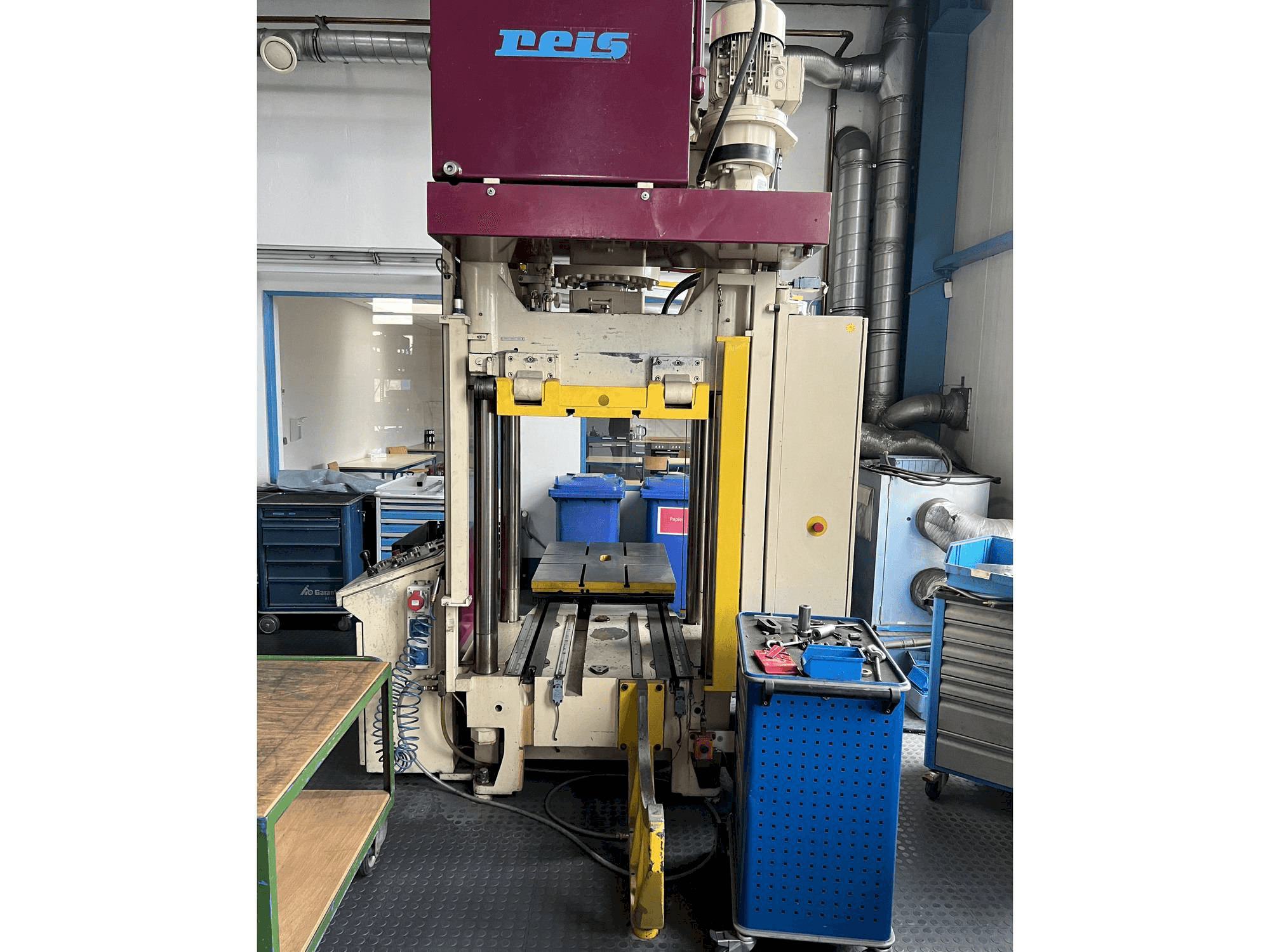 Koneen Reis Tus 80-100 etunäkymä