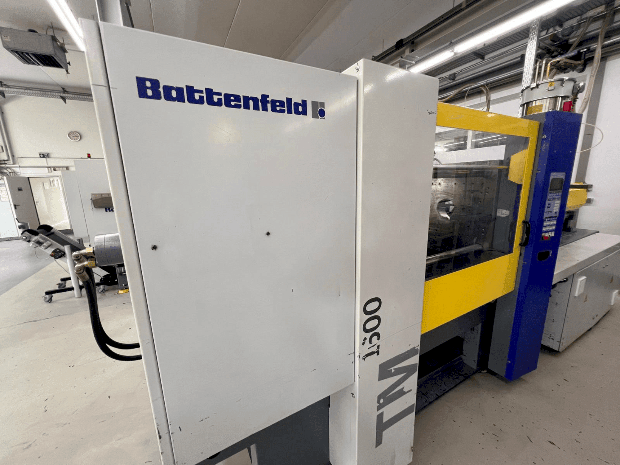 Koneen Battenfeld TM 1600/1000 etunäkymä