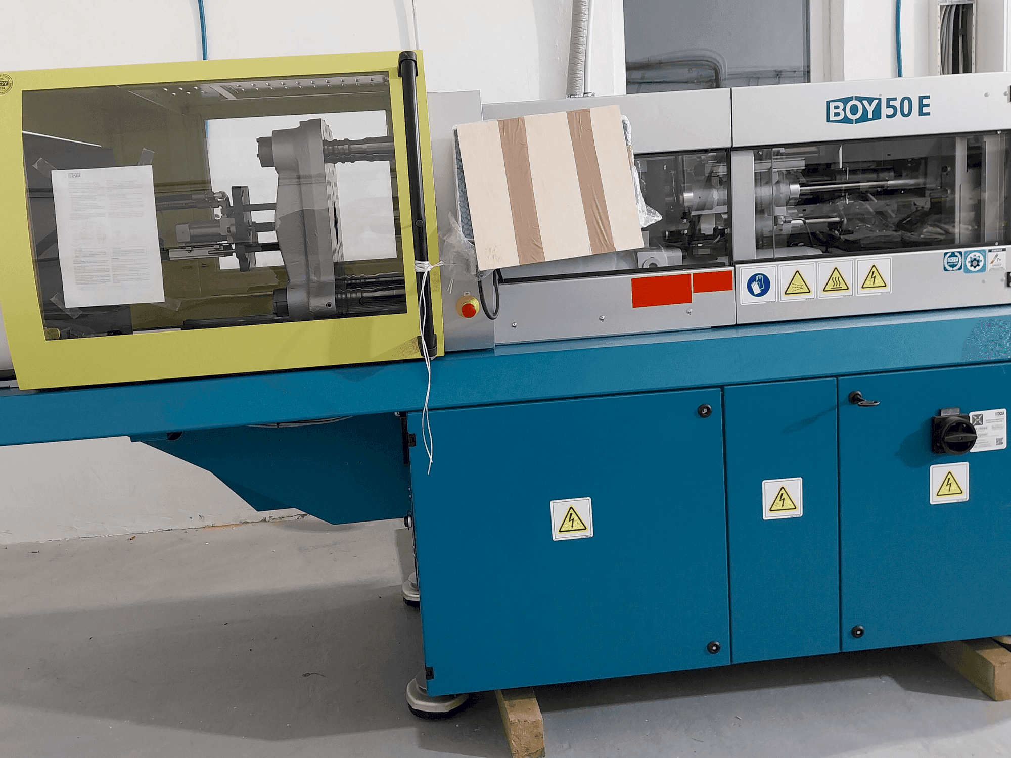 Koneen BOY 50 E etunäkymä