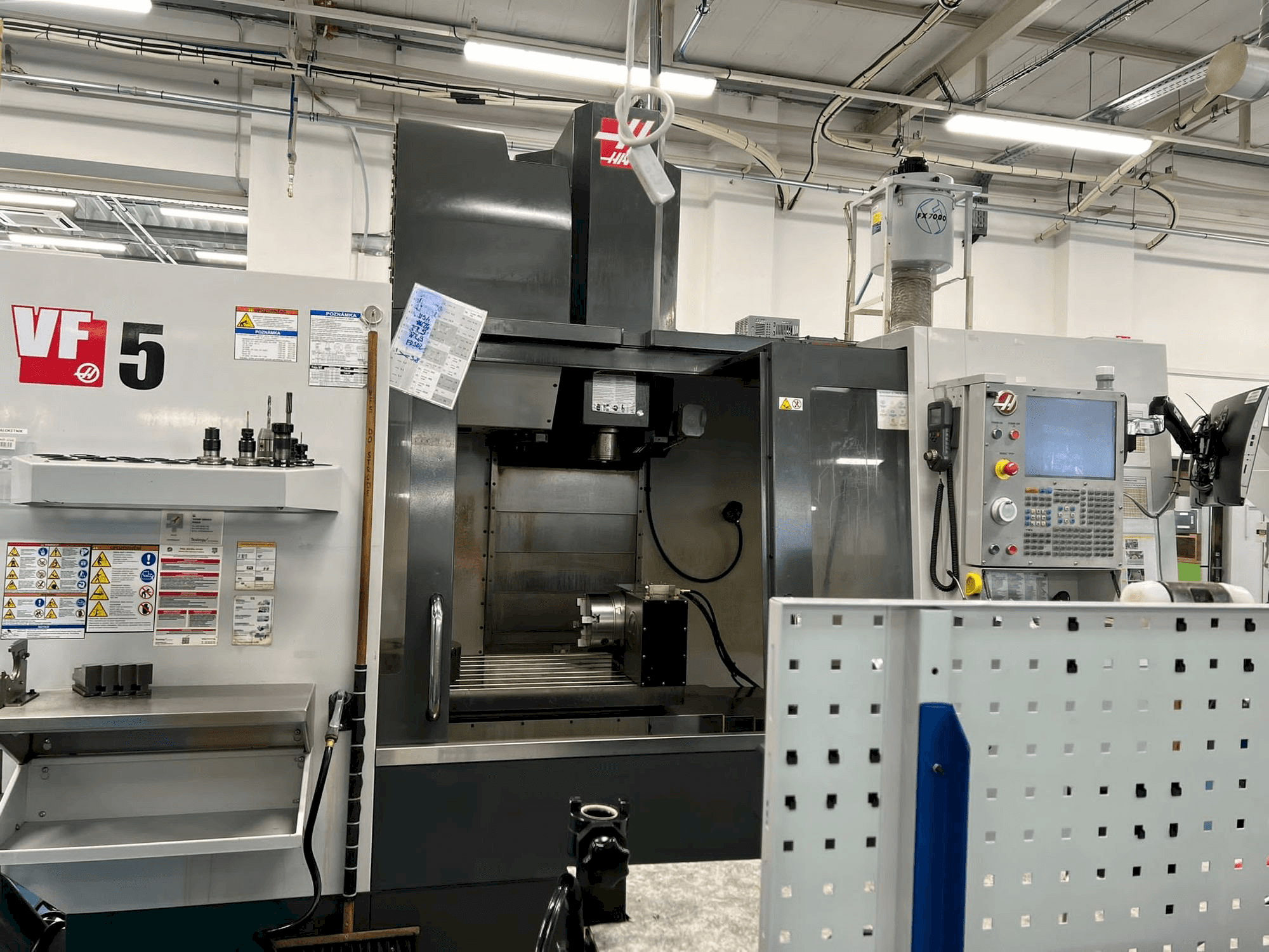 Koneen HAAS VF-5/40 etunäkymä