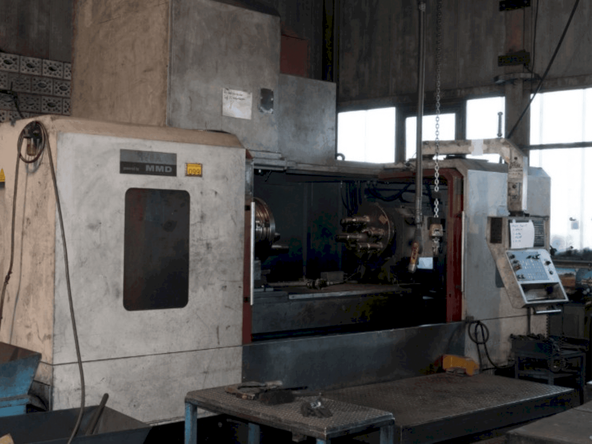 Koneen Akira Seiki MMD HV8A etunäkymä