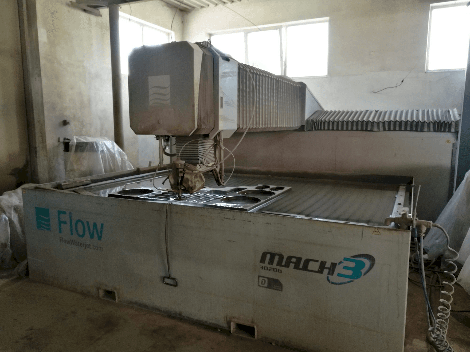 Koneen Flow Mach3-3020b etunäkymä