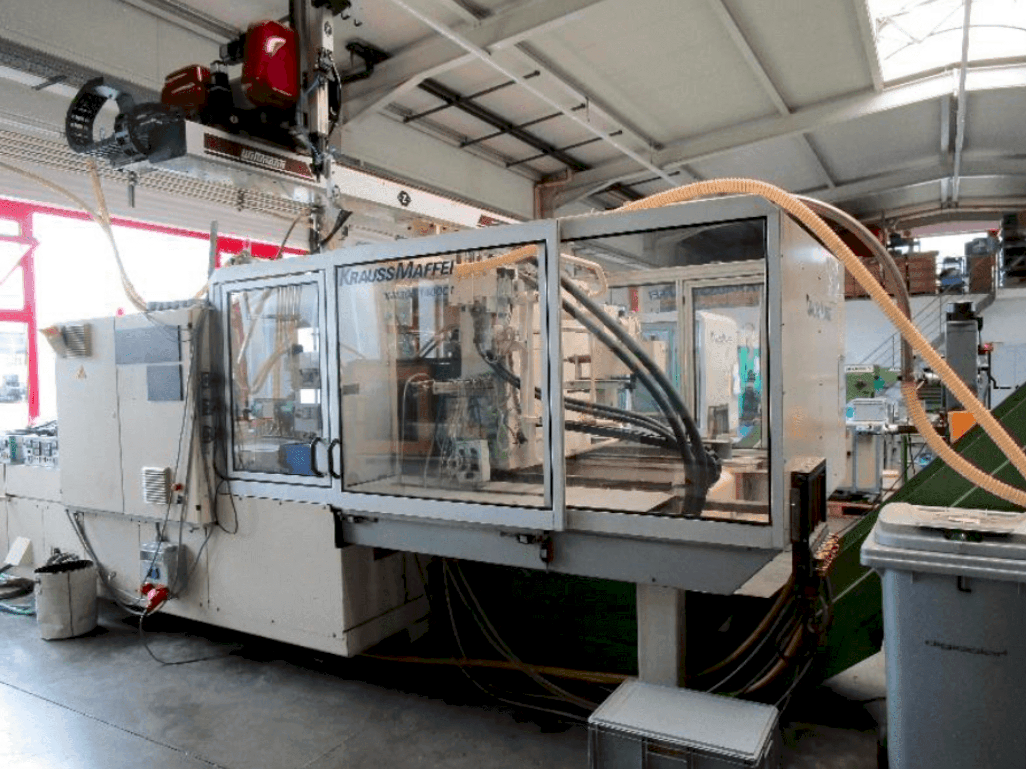 Koneen Krauss Maffei 300-1400 C1 etunäkymä