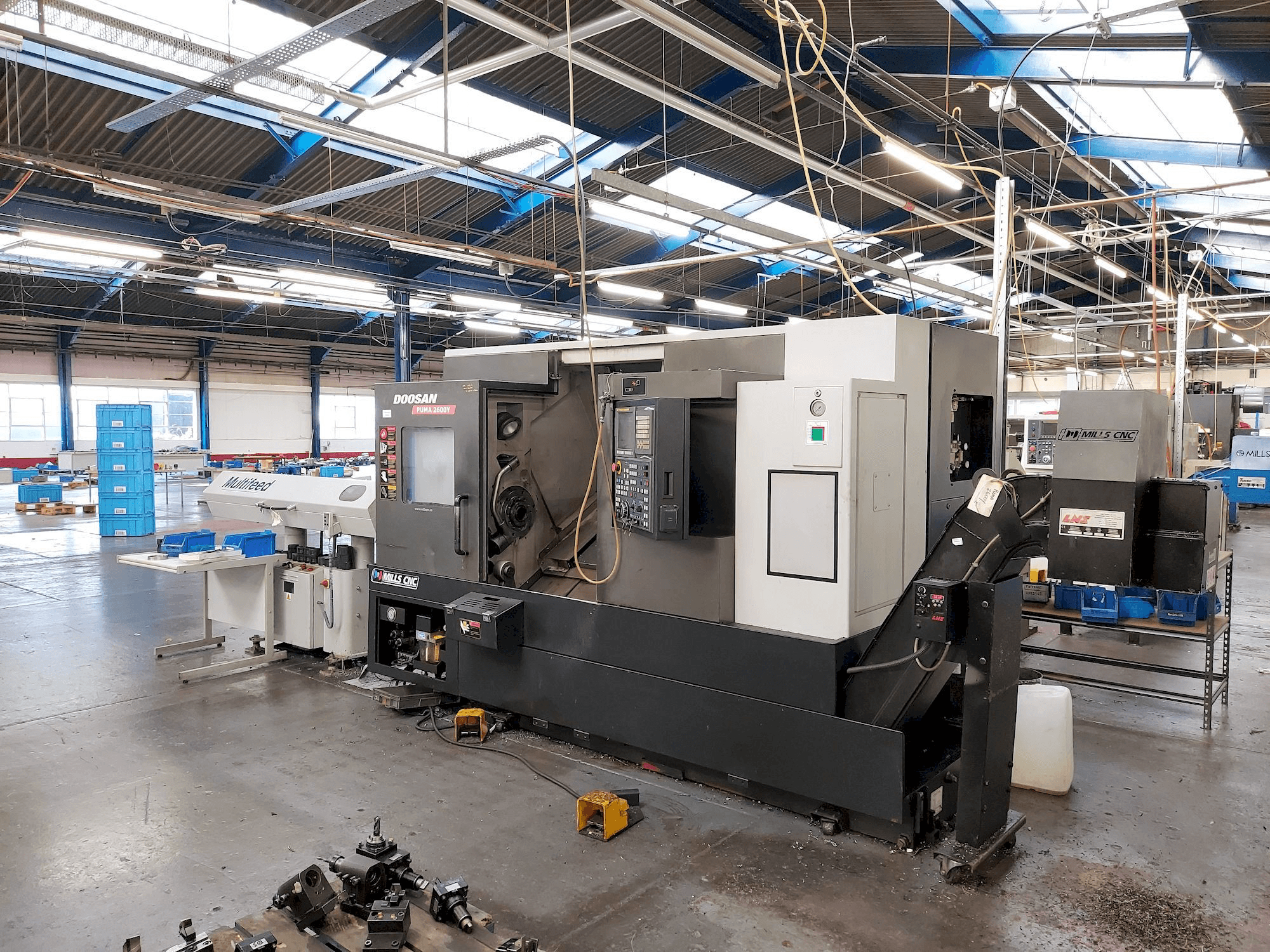 Koneen Doosan Puma 2600Y etunäkymä