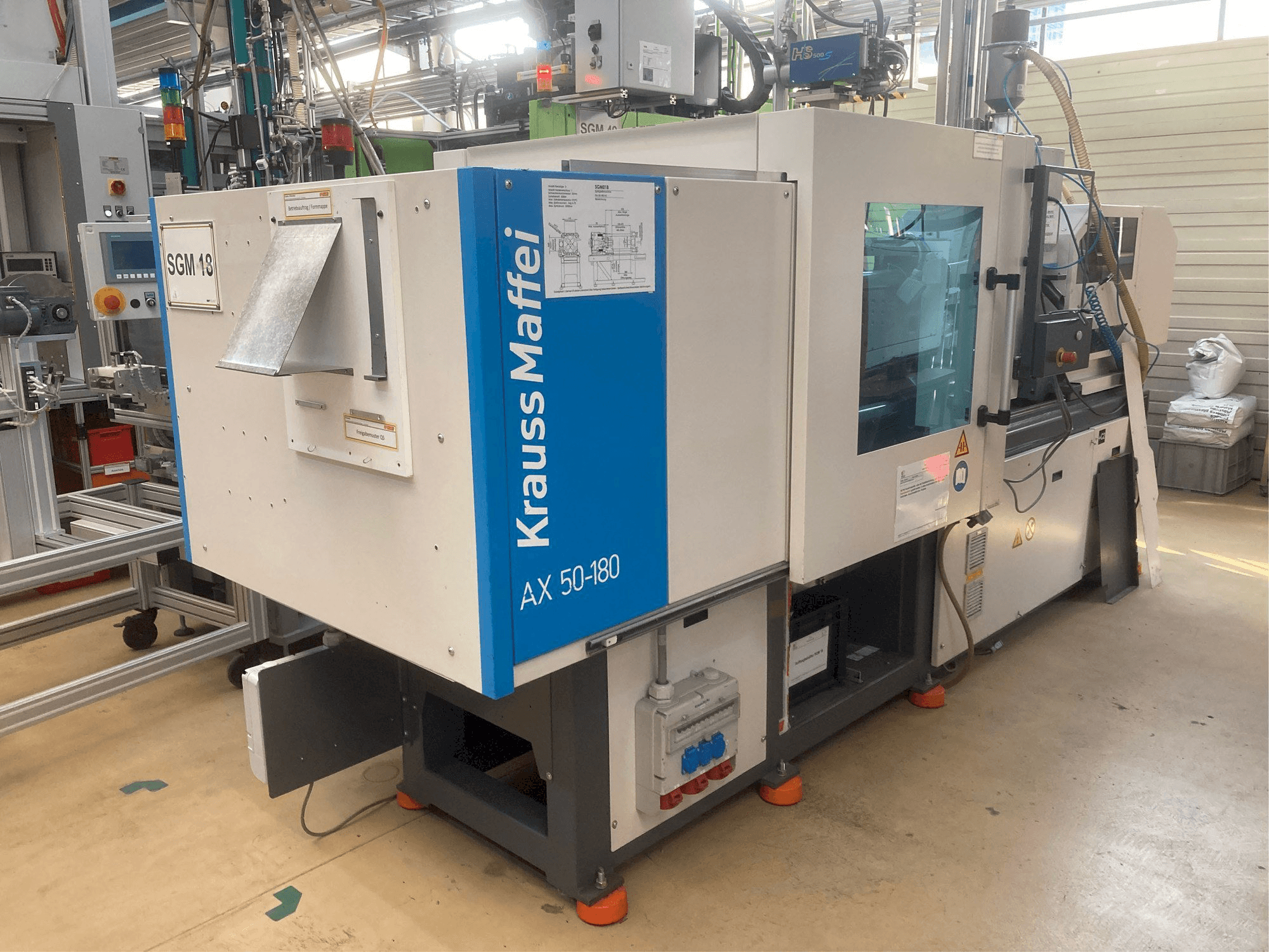 Koneen Krauss Maffei AX 50-180 vasemman sivun näkymä