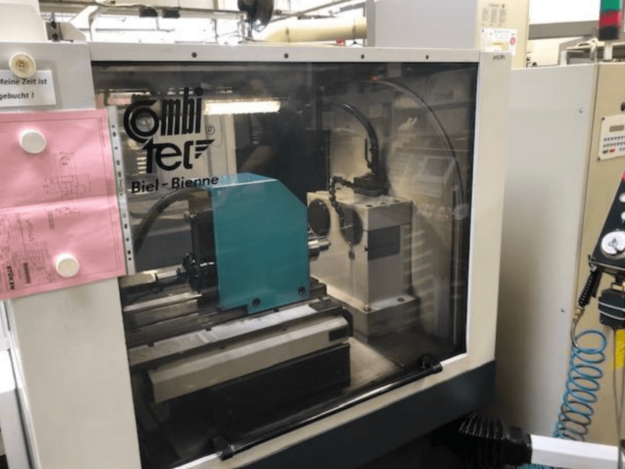 Combitec CT-450 -lieriöhiomakone edestä katsottuna, jossa on ohjauspaneeli ja käyttöasetukset.