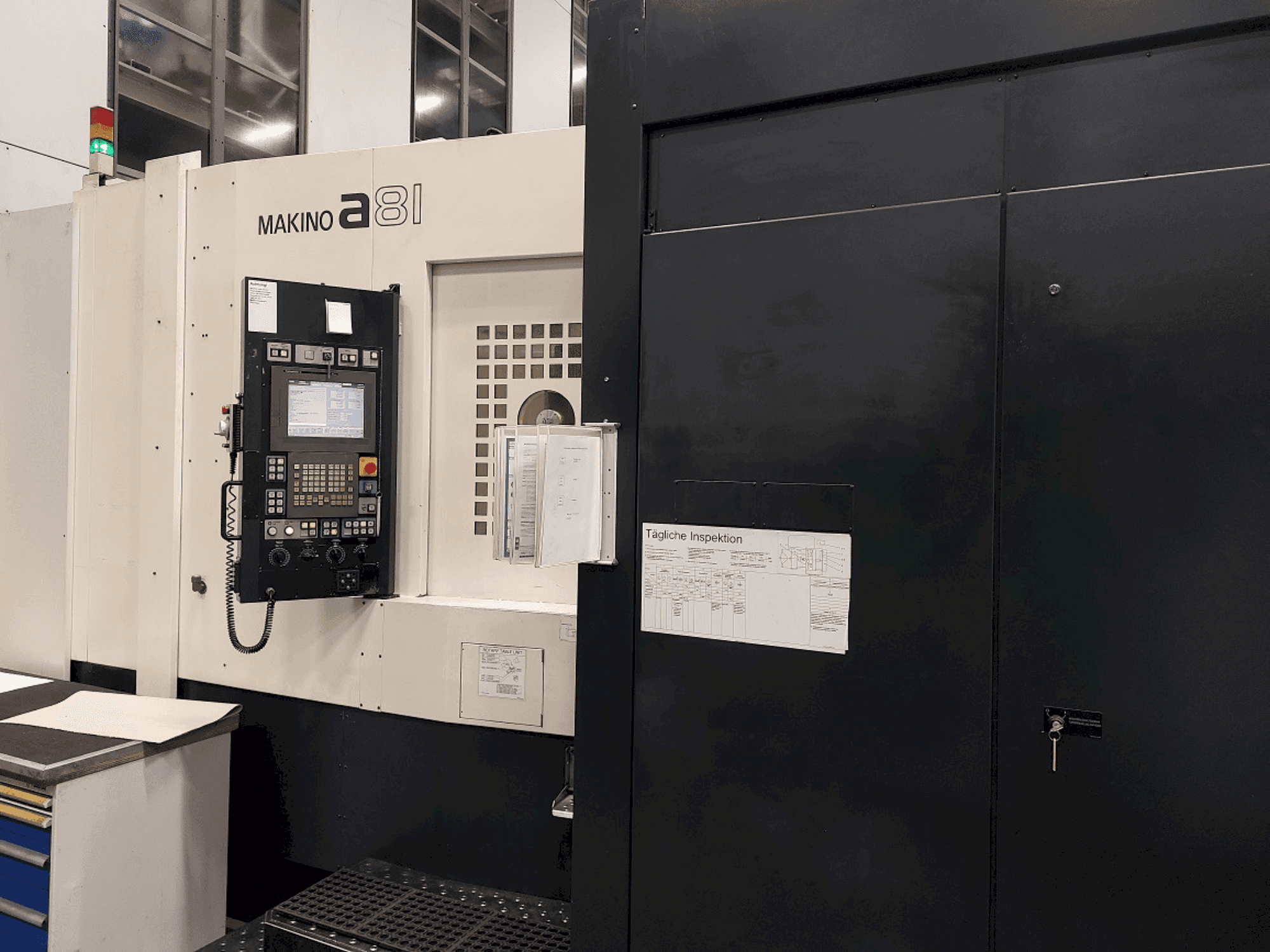 Koneen Makino a81 etunäkymä