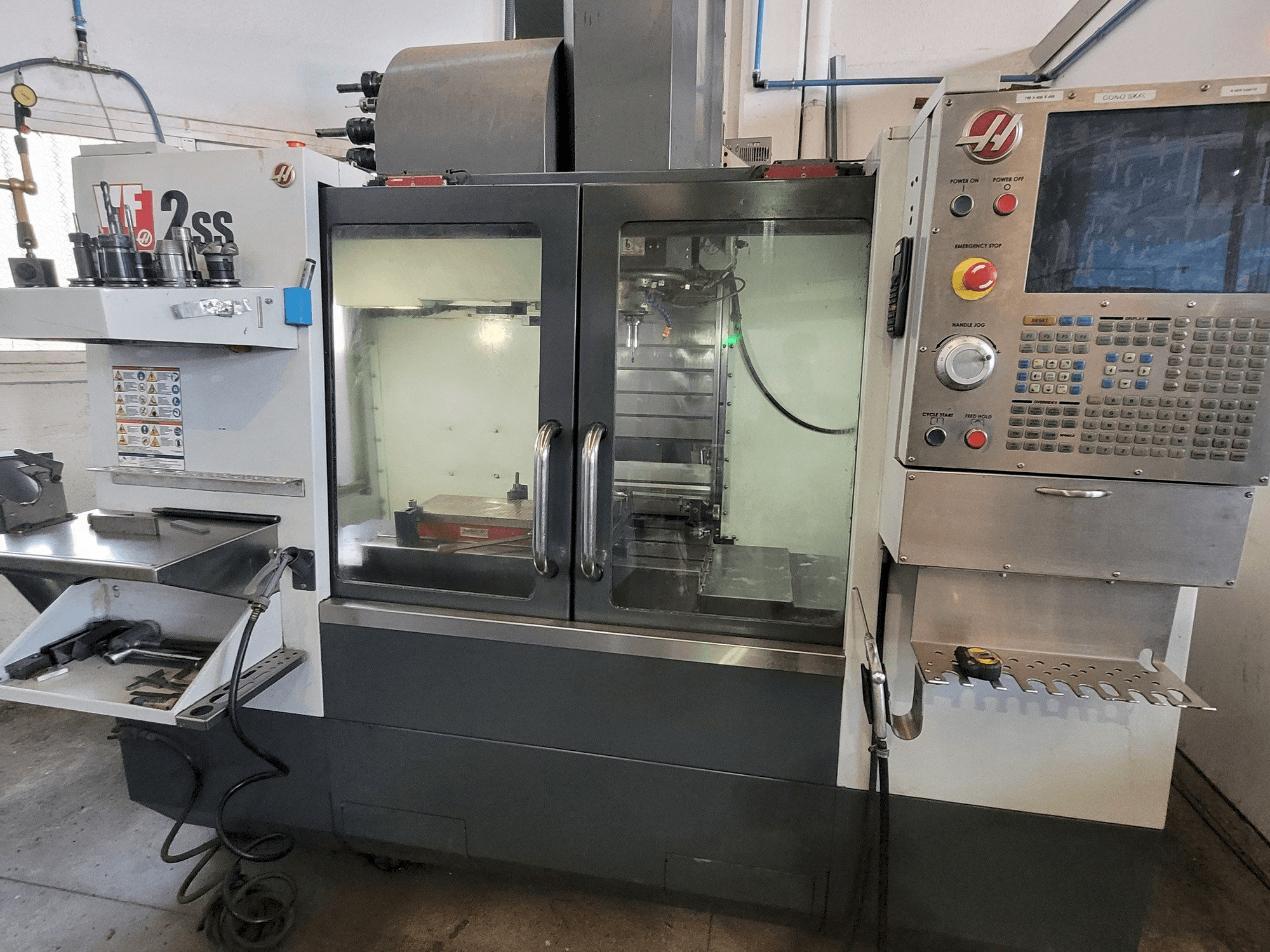 Koneen HAAS VF2SS etunäkymä