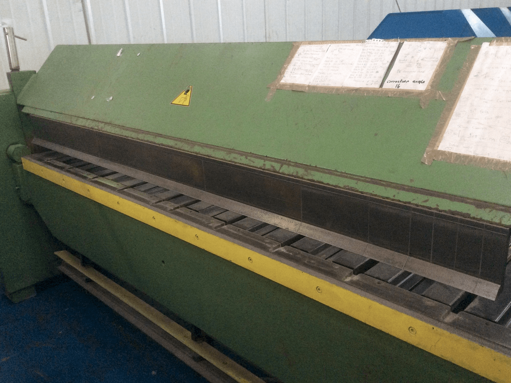 Koneen Schechtl MAB 250/CNC oikea näkymä