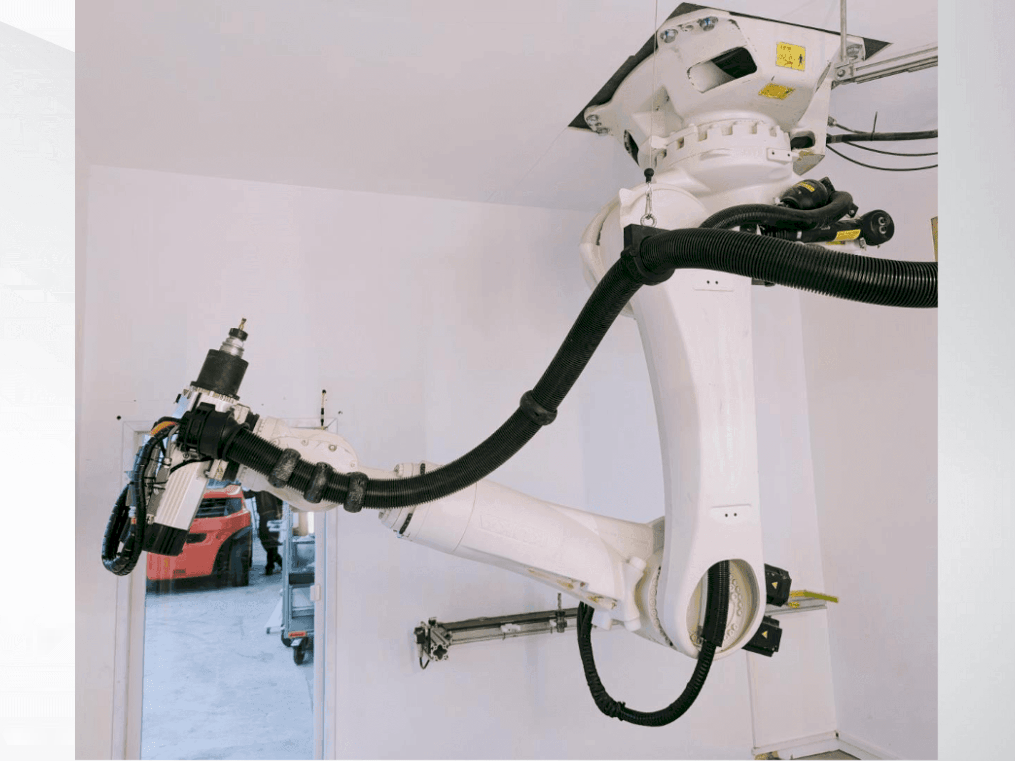 Koneen KUKA KR 270 R2700 C ultra + Absolute measurement etunäkymä